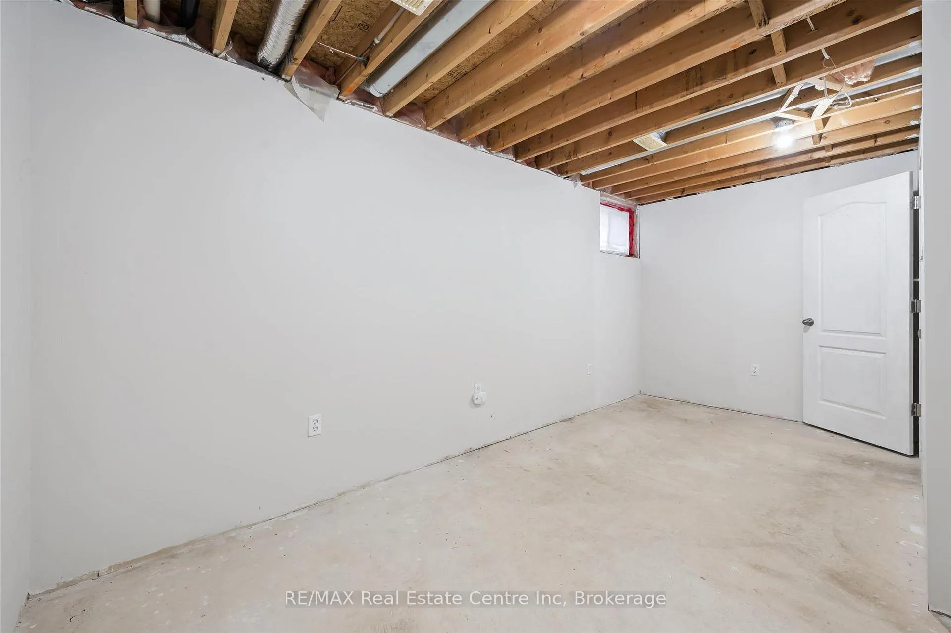 Photo 13 of Unit 44, 124 Gosling Gardens, Guelph, Clairfields/Hanlon Business Park — HOMEH