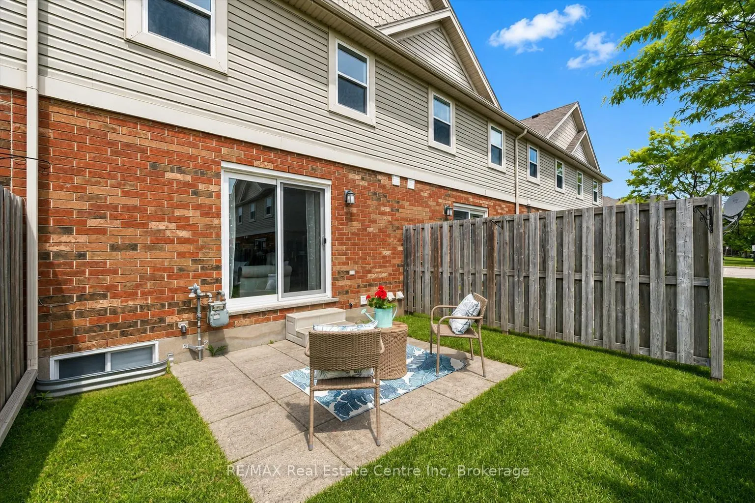 Photo 15 of Unit 44, 124 Gosling Gardens, Guelph, Clairfields/Hanlon Business Park — HOMEH