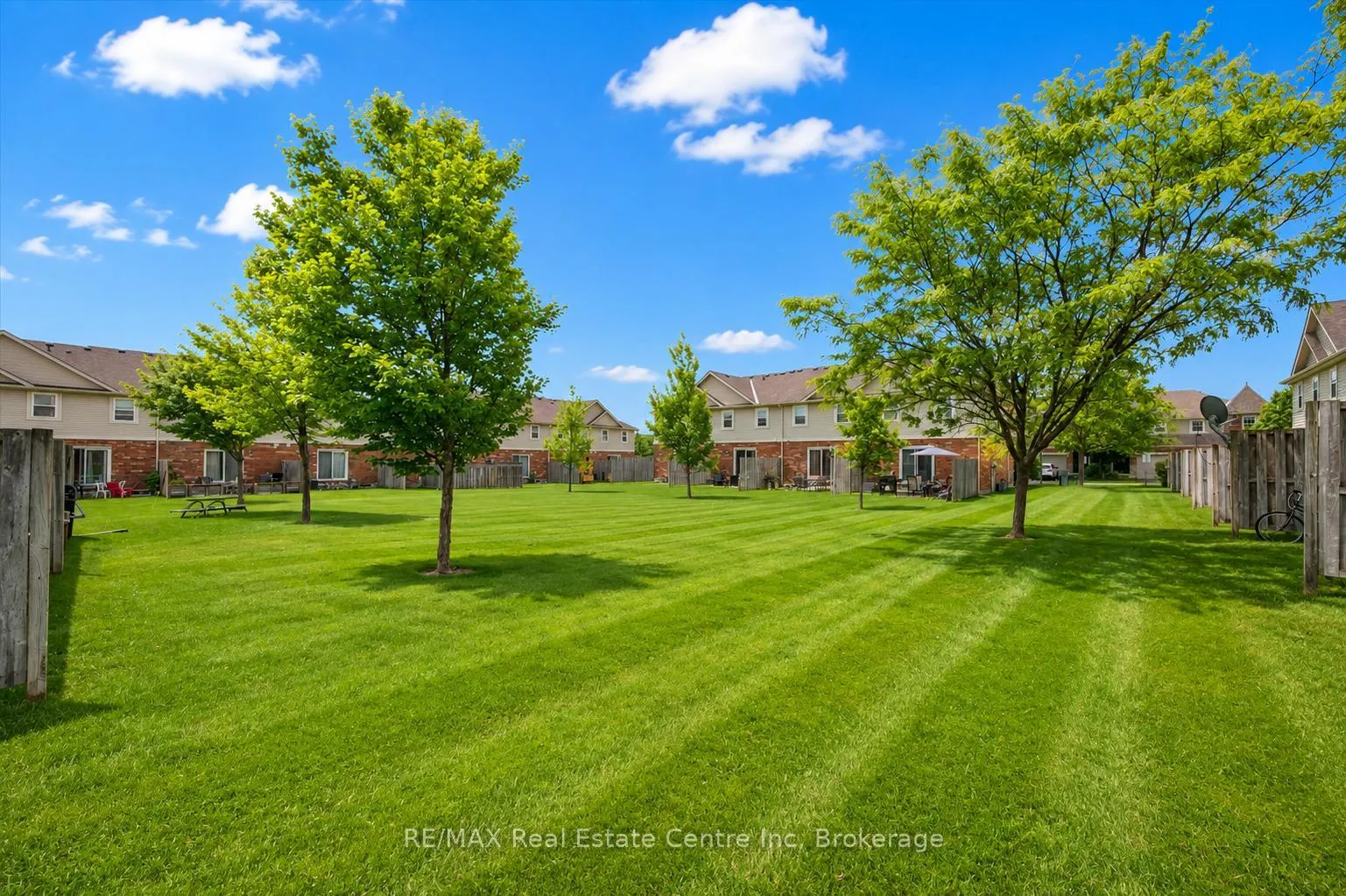 Photo 17 of Unit 44, 124 Gosling Gardens, Guelph, Clairfields/Hanlon Business Park — HOMEH