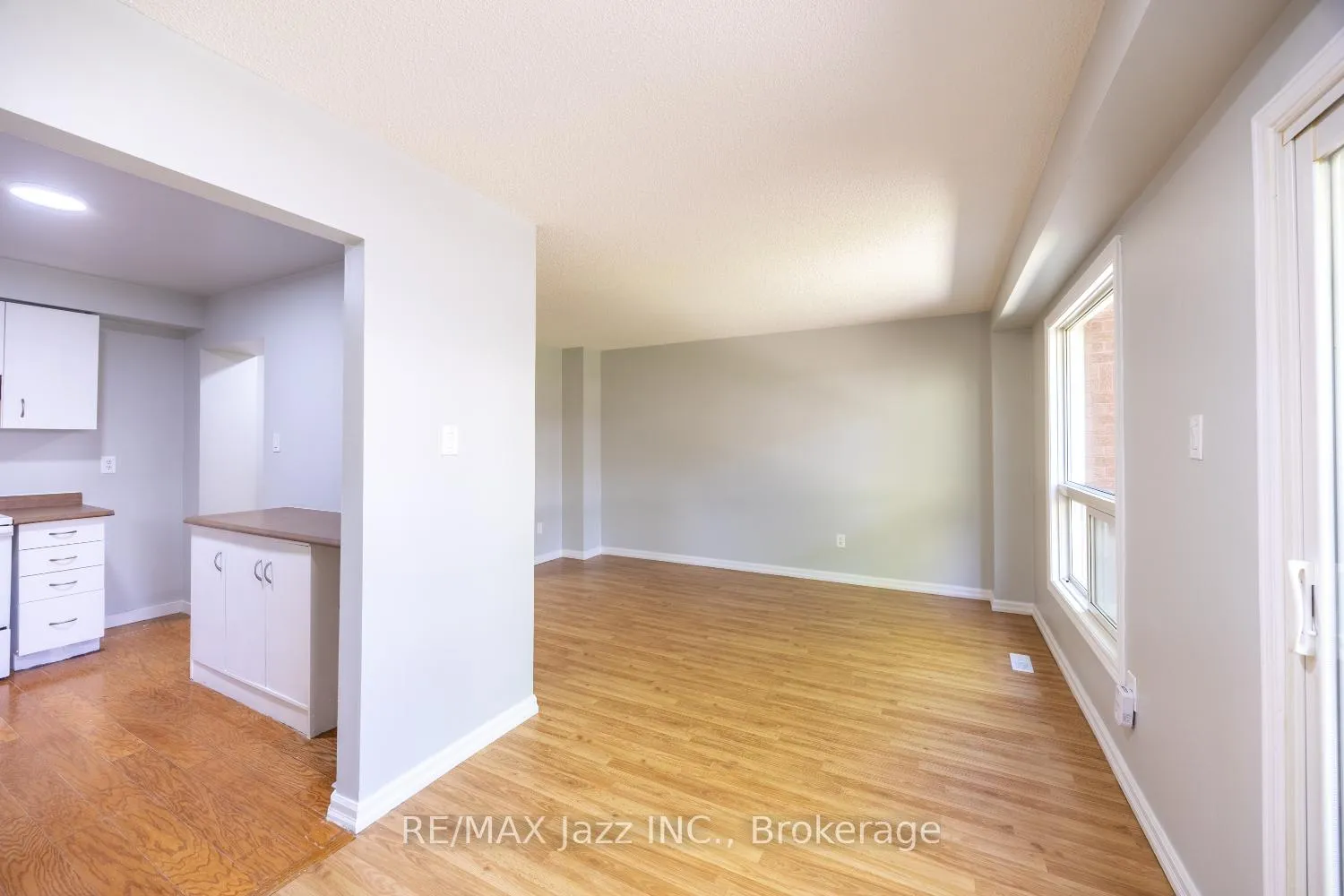 Photo 8 of Unit 14, 10 Bassett Boulevard, Whitby, Pringle Creek — HOMEH