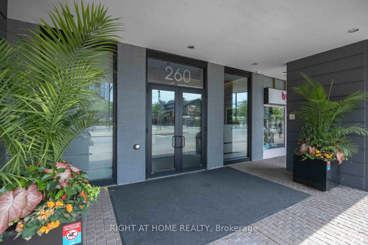 Photo 2 of Unit 1906, 260 Queens Quay W, Toronto, Waterfront Communities — HOMEH