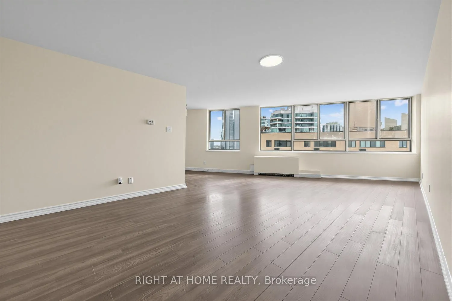 Photo 5 of Unit 1906, 260 Queens Quay W, Toronto, Waterfront Communities — HOMEH