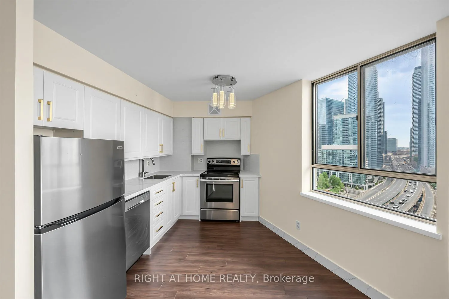 Photo 13 of Unit 1906, 260 Queens Quay W, Toronto, Waterfront Communities — HOMEH