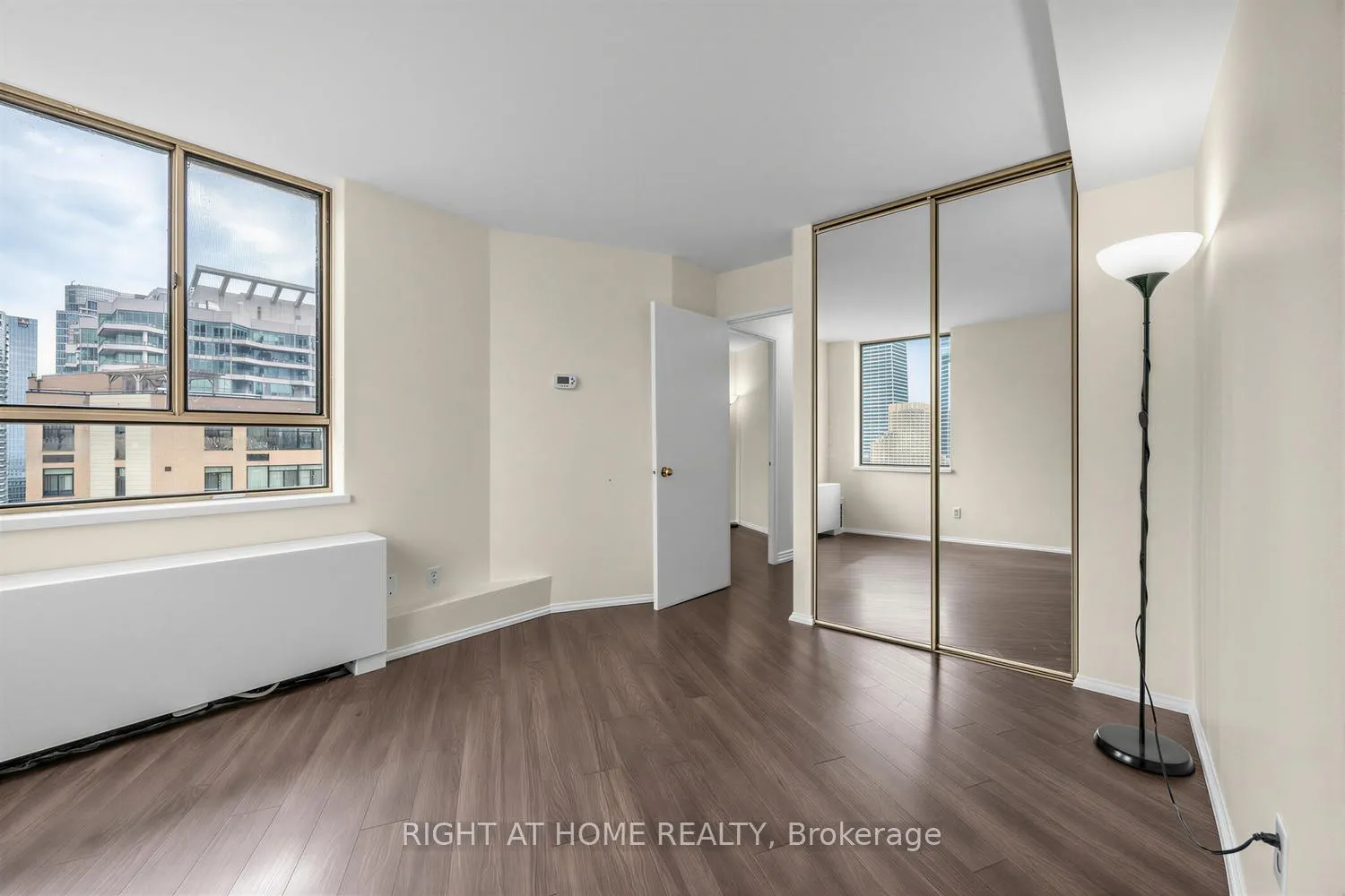 Photo 24 of Unit 1906, 260 Queens Quay W, Toronto, Waterfront Communities — HOMEH
