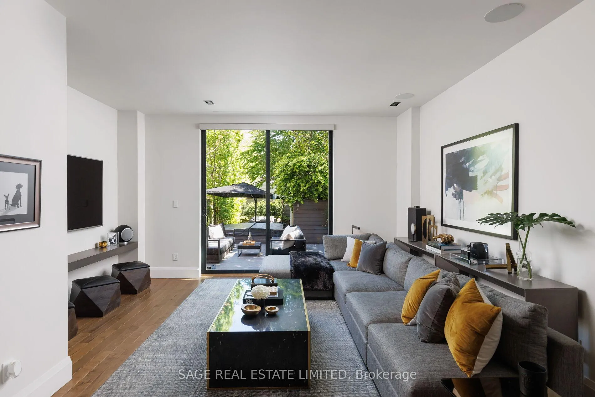 Photo 1 of 979 Broadview Avenue, Toronto, Broadview North — HOMEH