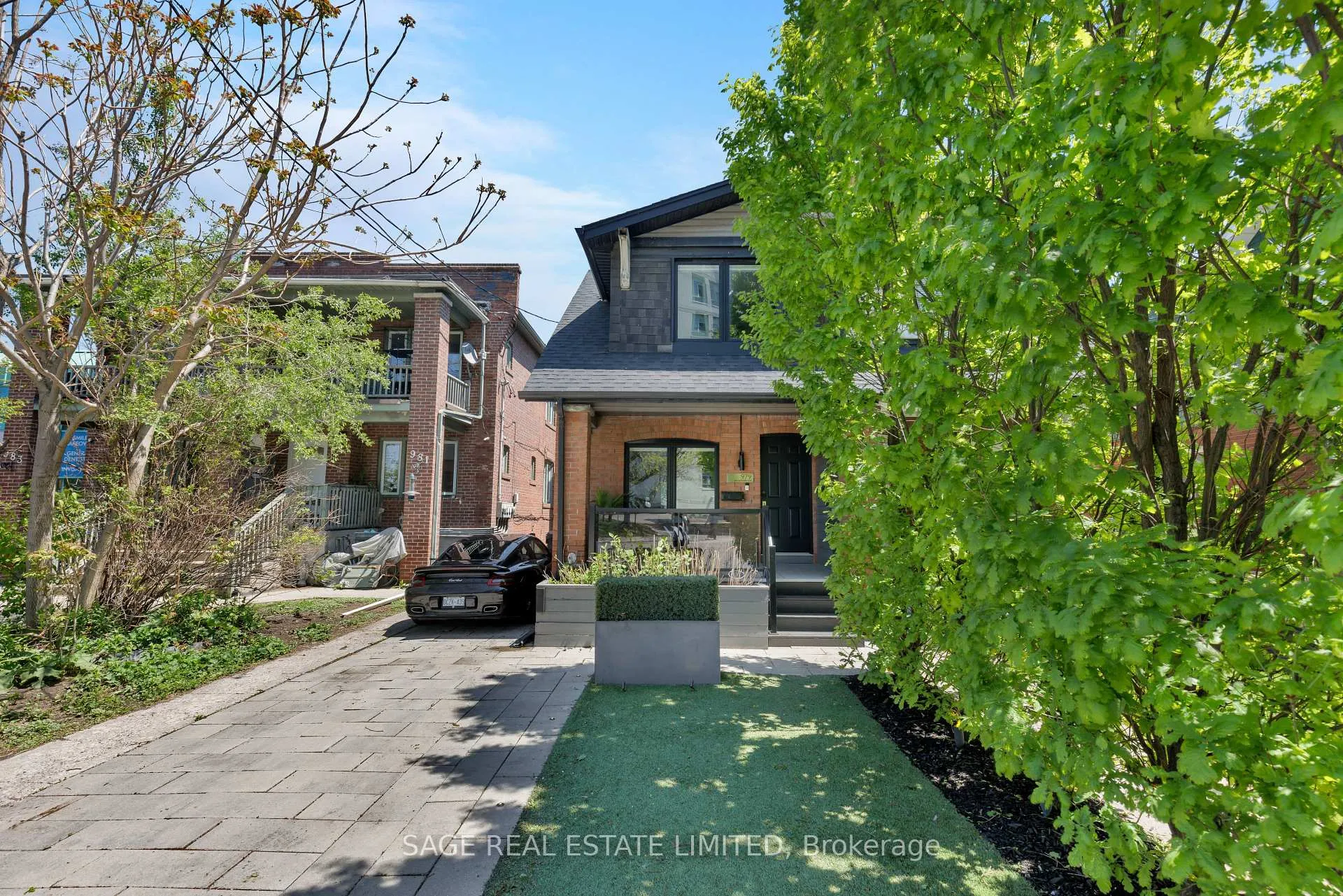Photo 4 of 979 Broadview Avenue, Toronto, Broadview North — HOMEH