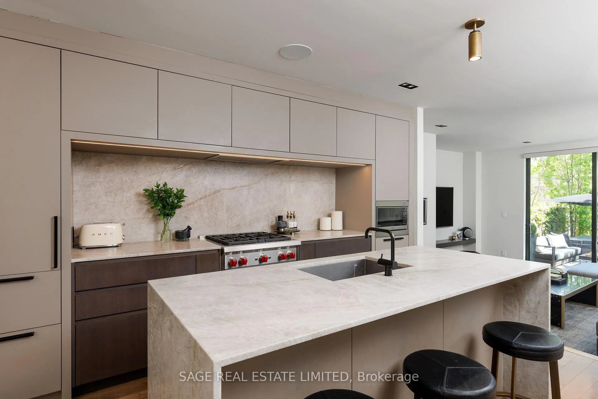Photo 10 of 979 Broadview Avenue, Toronto, Broadview North — HOMEH