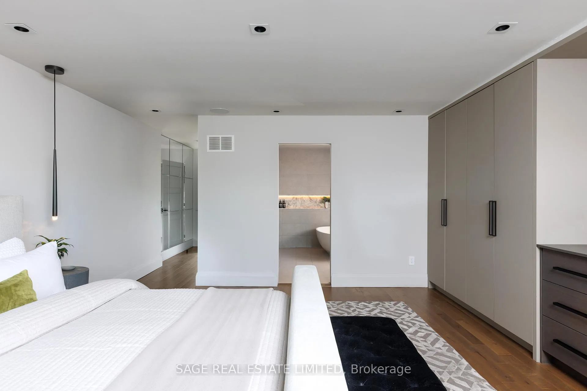 Photo 33 of 979 Broadview Avenue, Toronto, Broadview North — HOMEH