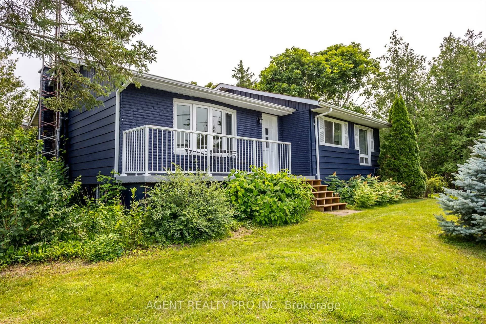 Photo 2 of 21 Oriole Road, Kawartha Lakes, Fenelon Falls — HOMEH
