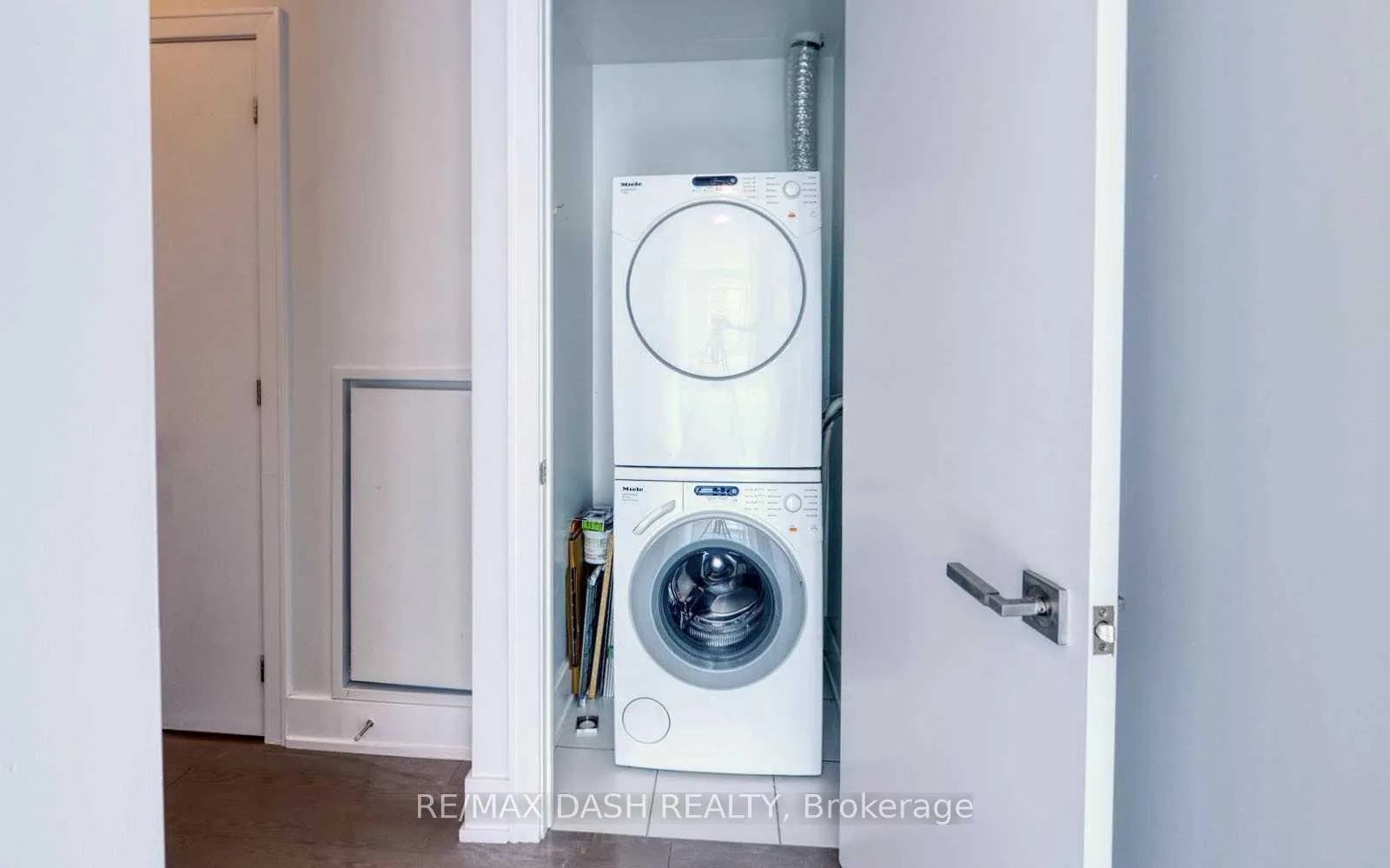 Photo 11 of Unit 1404, 170 Avenue Road, Toronto, The Annex — HOMEH