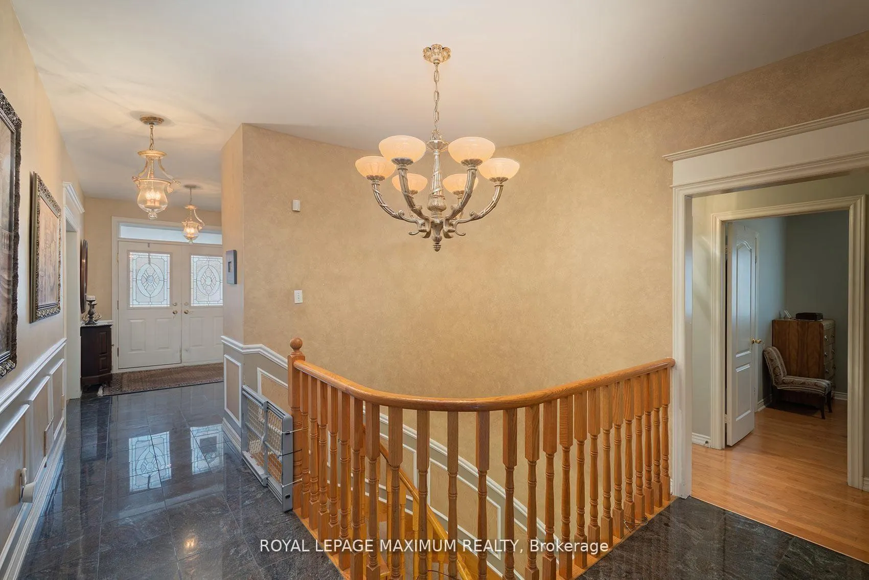 Photo 5 of 14 Mustang Road, Vaughan, Maple — HOMEH