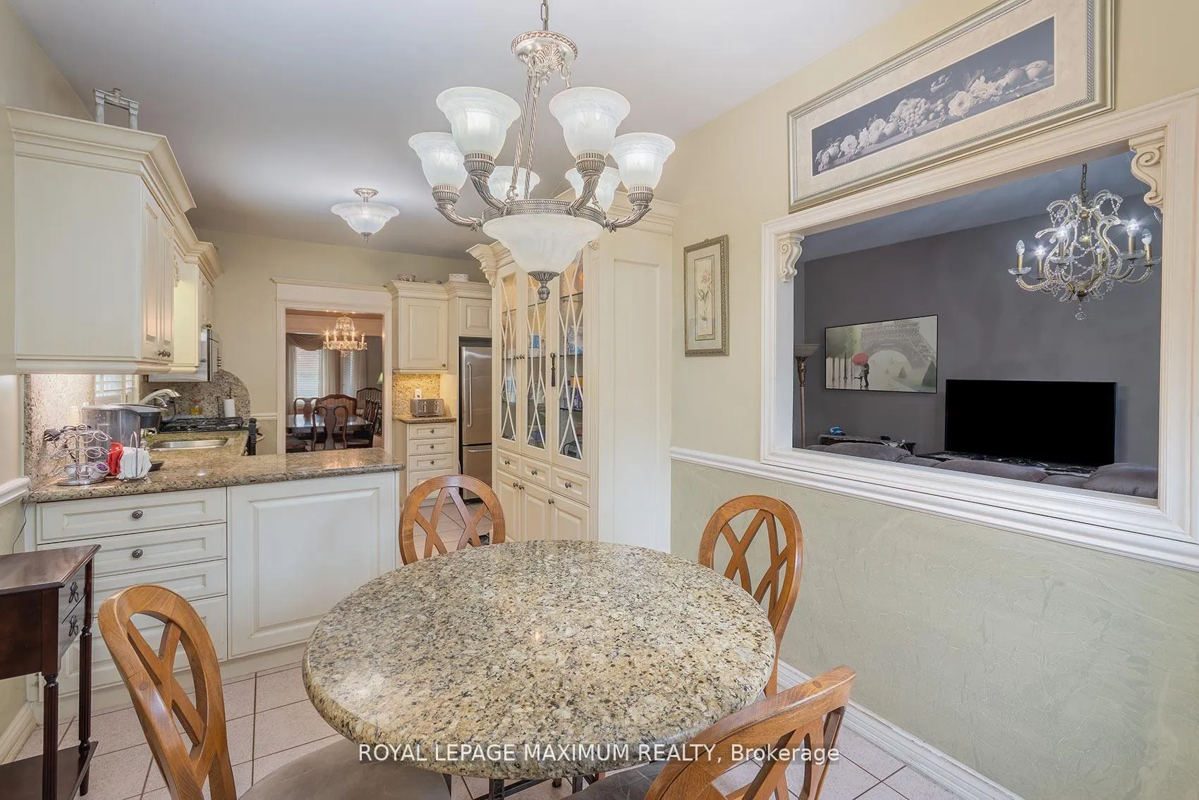 Photo 12 of 14 Mustang Road, Vaughan, Maple — HOMEH