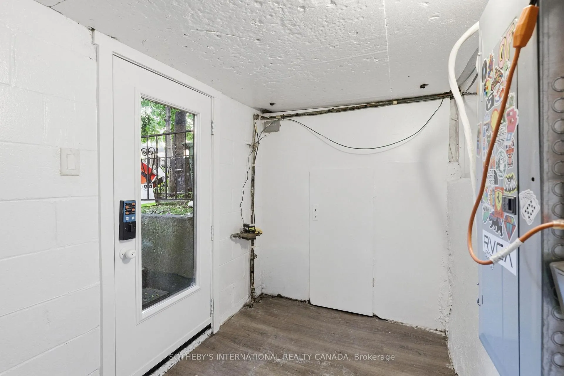 Photo 3 of Unit Bsmt, 284 Euclid Avenue, Toronto, Trinity-Bellwoods — HOMEH