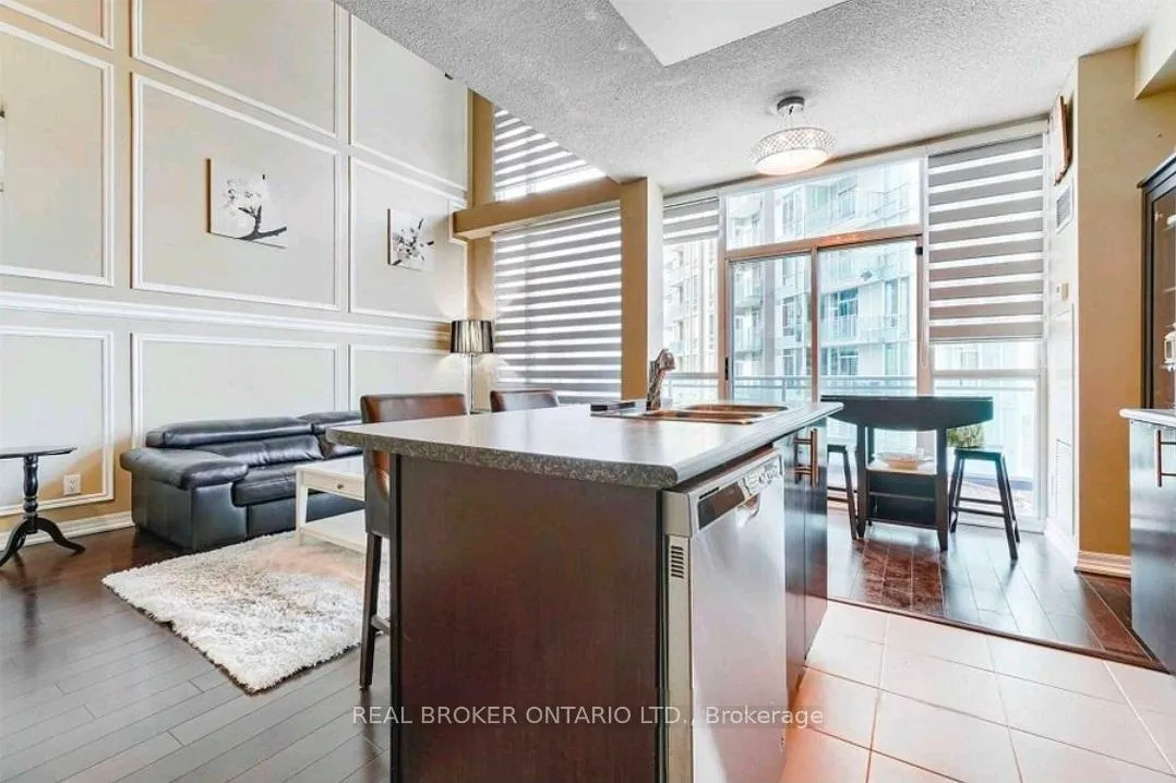 Photo 3 of Unit 2101, 223 Webb Drive, Mississauga, City Centre — HOMEH