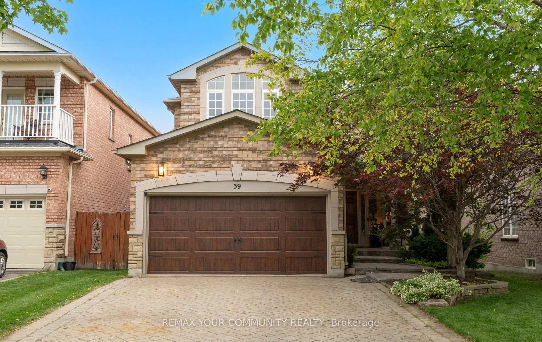 Photo 1 of 39 Raintree Crescent, Richmond Hill, Oak Ridges — HOMEH