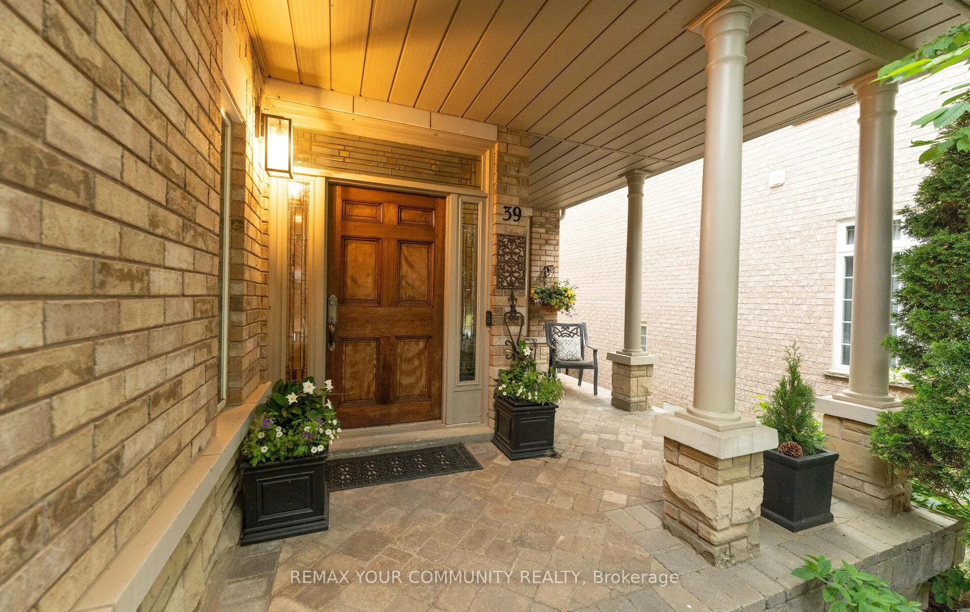 Photo 3 of 39 Raintree Crescent, Richmond Hill, Oak Ridges — HOMEH