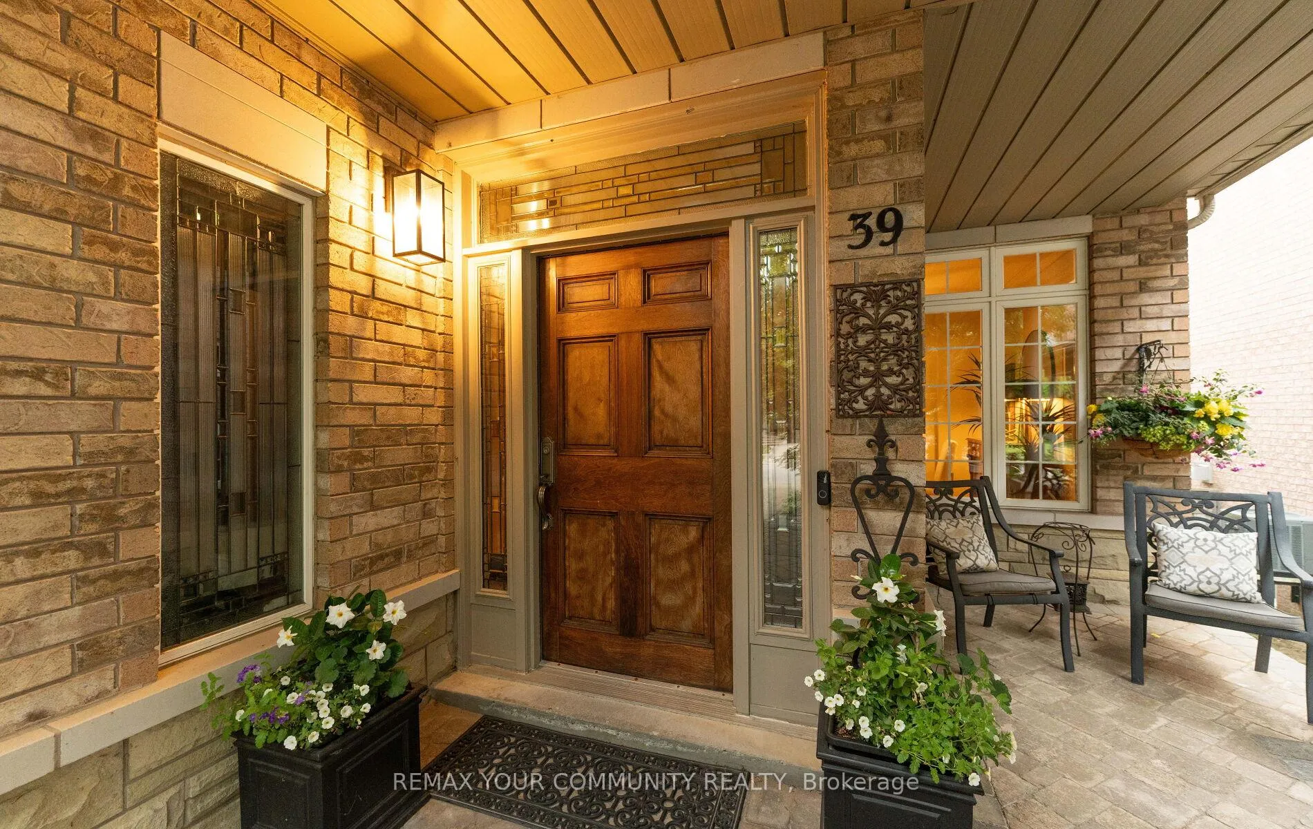 Photo 4 of 39 Raintree Crescent, Richmond Hill, Oak Ridges — HOMEH