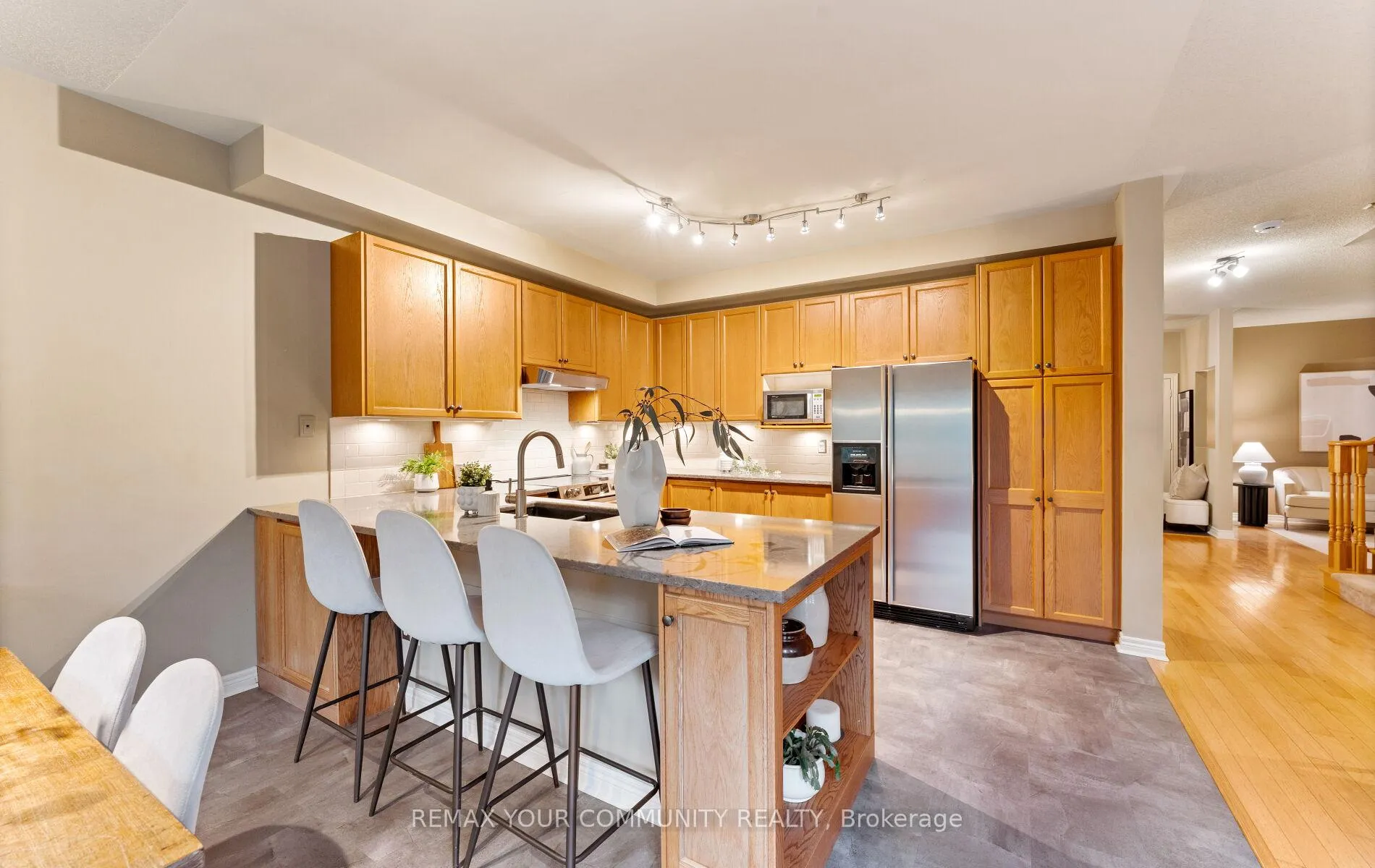 Photo 14 of 39 Raintree Crescent, Richmond Hill, Oak Ridges — HOMEH