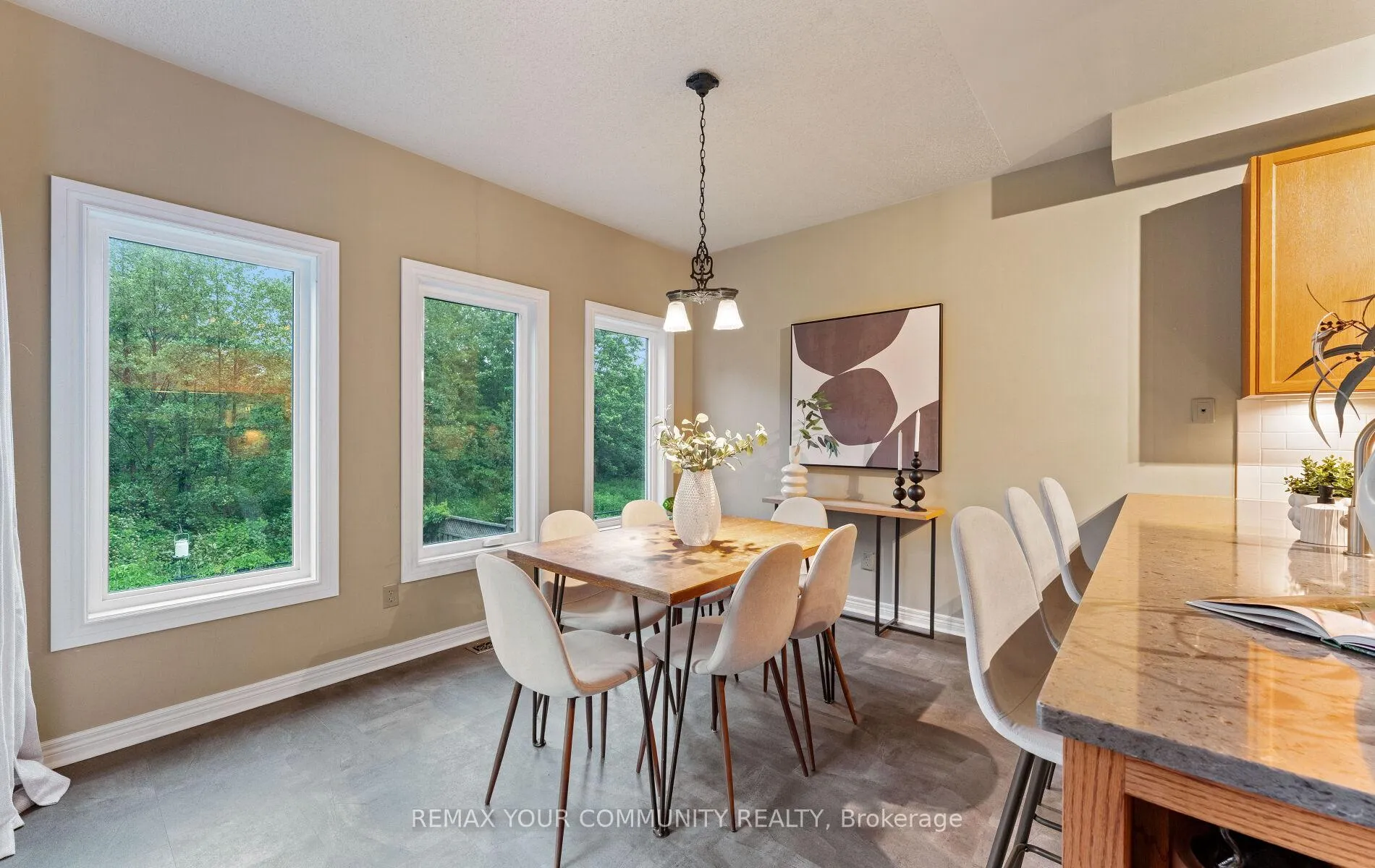 Photo 17 of 39 Raintree Crescent, Richmond Hill, Oak Ridges — HOMEH