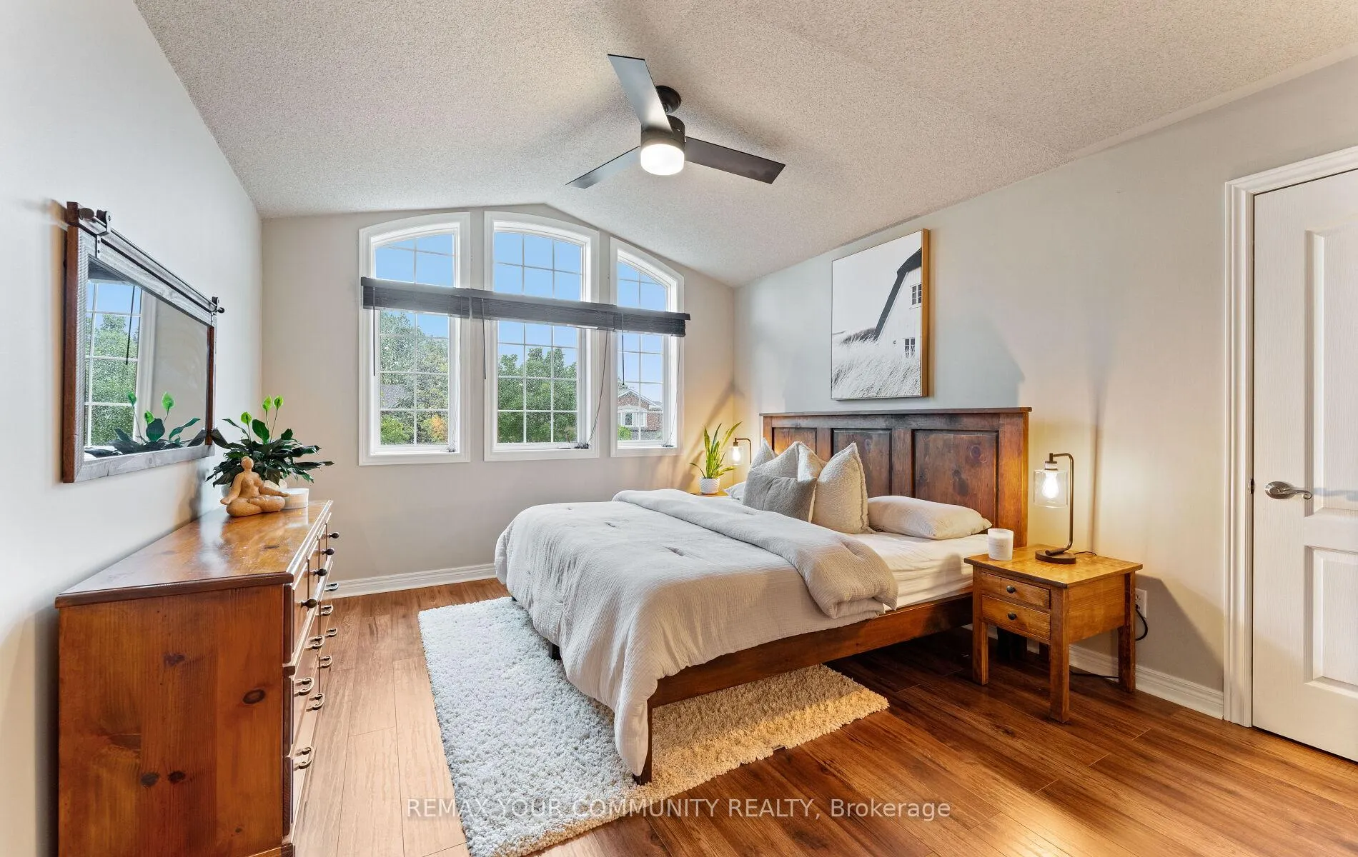 Photo 23 of 39 Raintree Crescent, Richmond Hill, Oak Ridges — HOMEH
