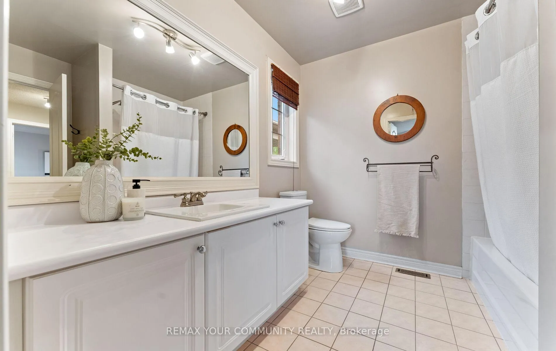 Photo 25 of 39 Raintree Crescent, Richmond Hill, Oak Ridges — HOMEH