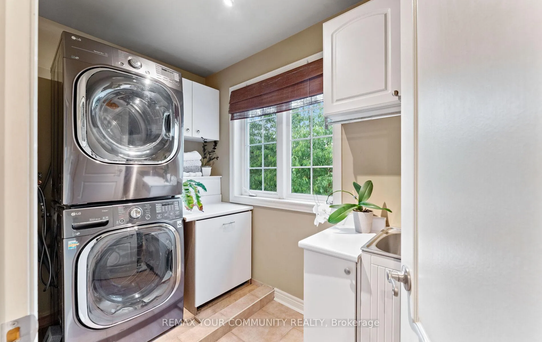 Photo 27 of 39 Raintree Crescent, Richmond Hill, Oak Ridges — HOMEH