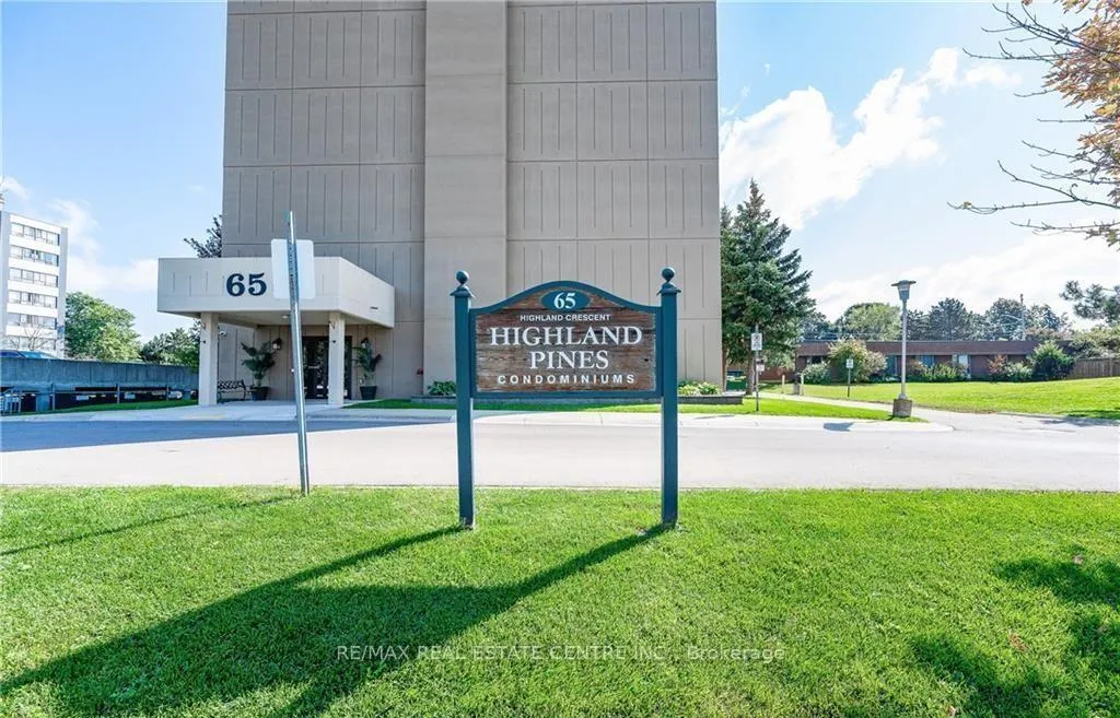 Front of Unit 804, 65 Highland Crescent