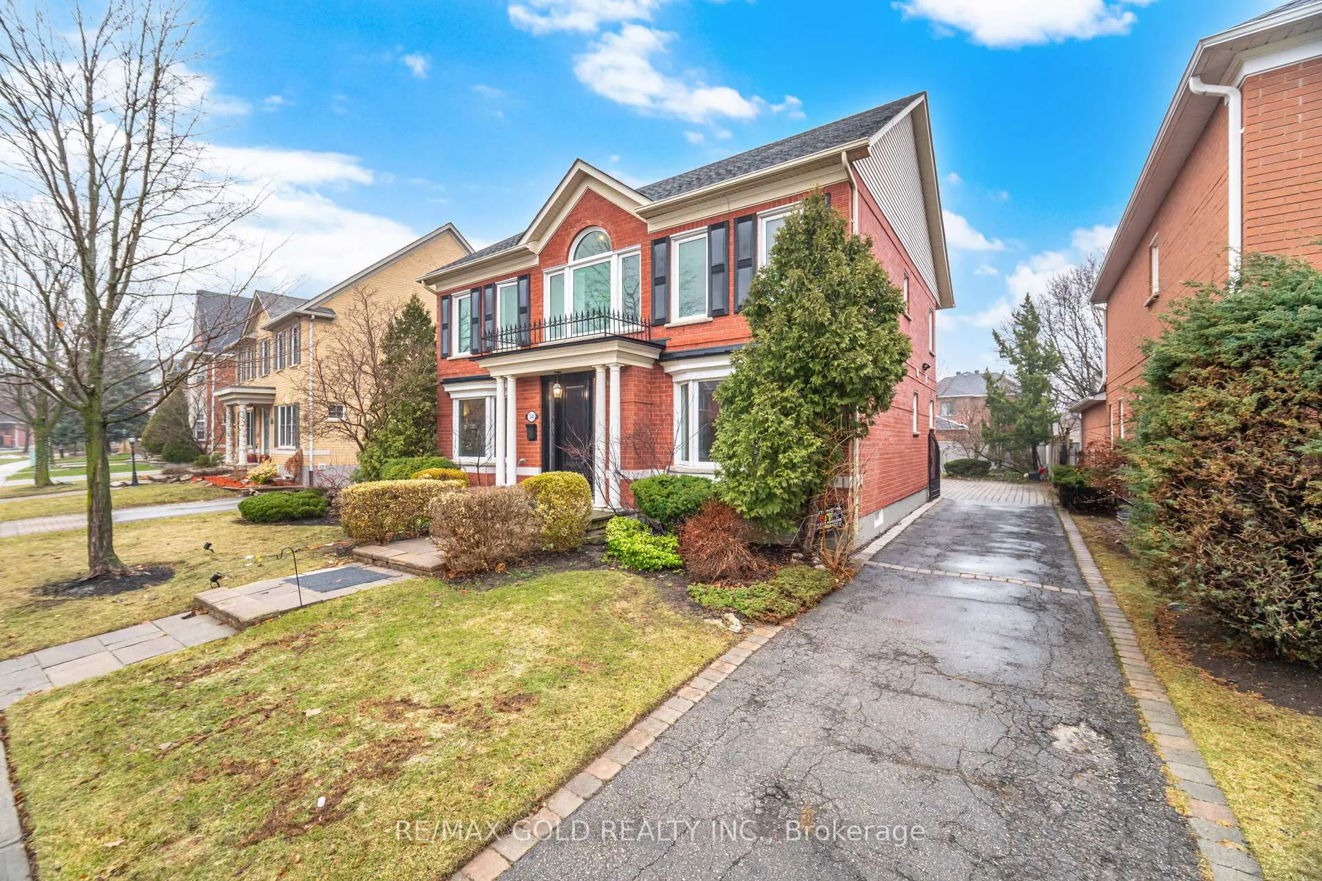 Photo 2 of 2441 Capilano Crescent, Oakville, River Oaks — HOMEH