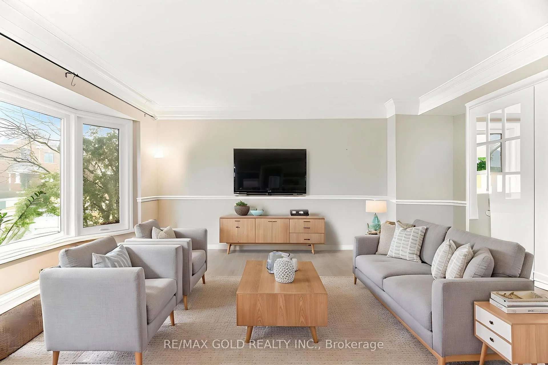 Photo 3 of 2441 Capilano Crescent, Oakville, River Oaks — HOMEH
