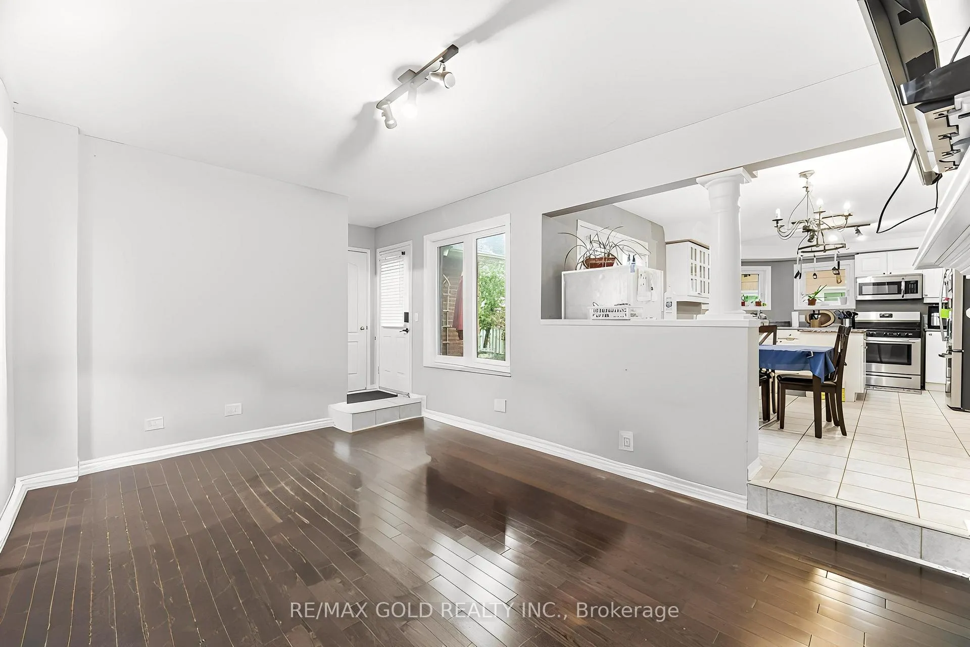 Photo 11 of 2441 Capilano Crescent, Oakville, River Oaks — HOMEH