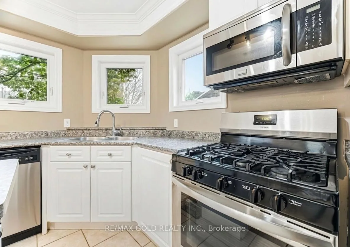 Photo 13 of 2441 Capilano Crescent, Oakville, River Oaks — HOMEH