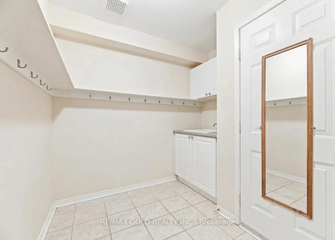 Photo 18 of 2441 Capilano Crescent, Oakville, River Oaks — HOMEH