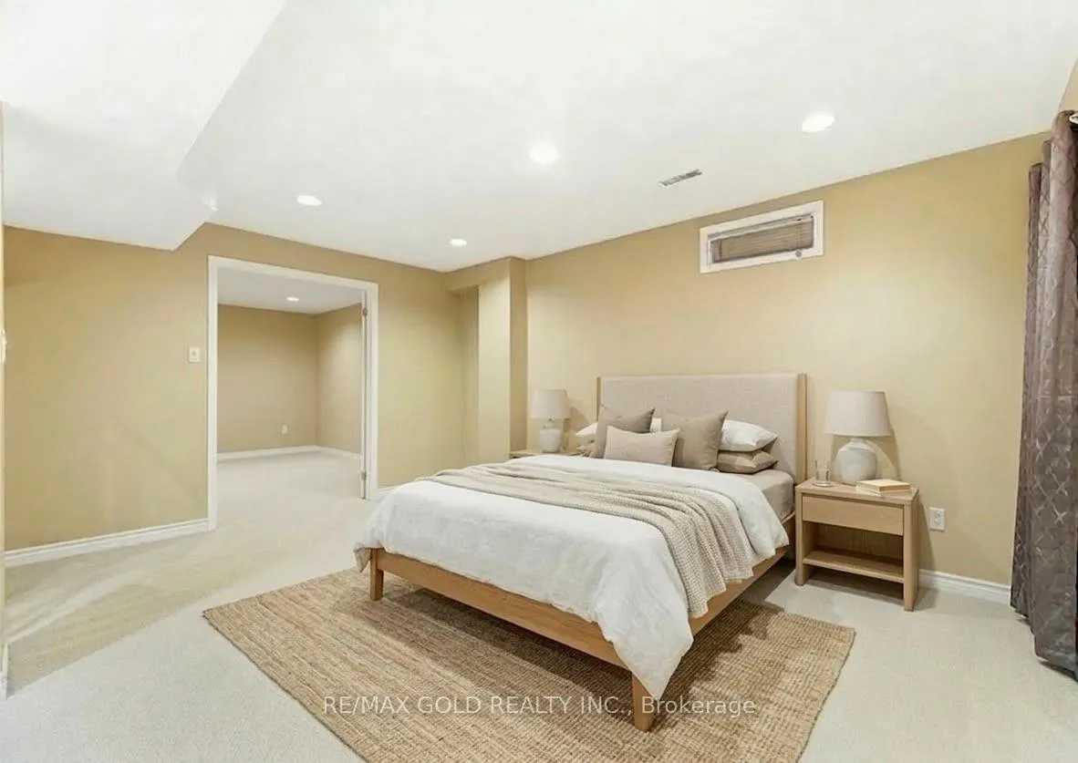 Photo 38 of 2441 Capilano Crescent, Oakville, River Oaks — HOMEH