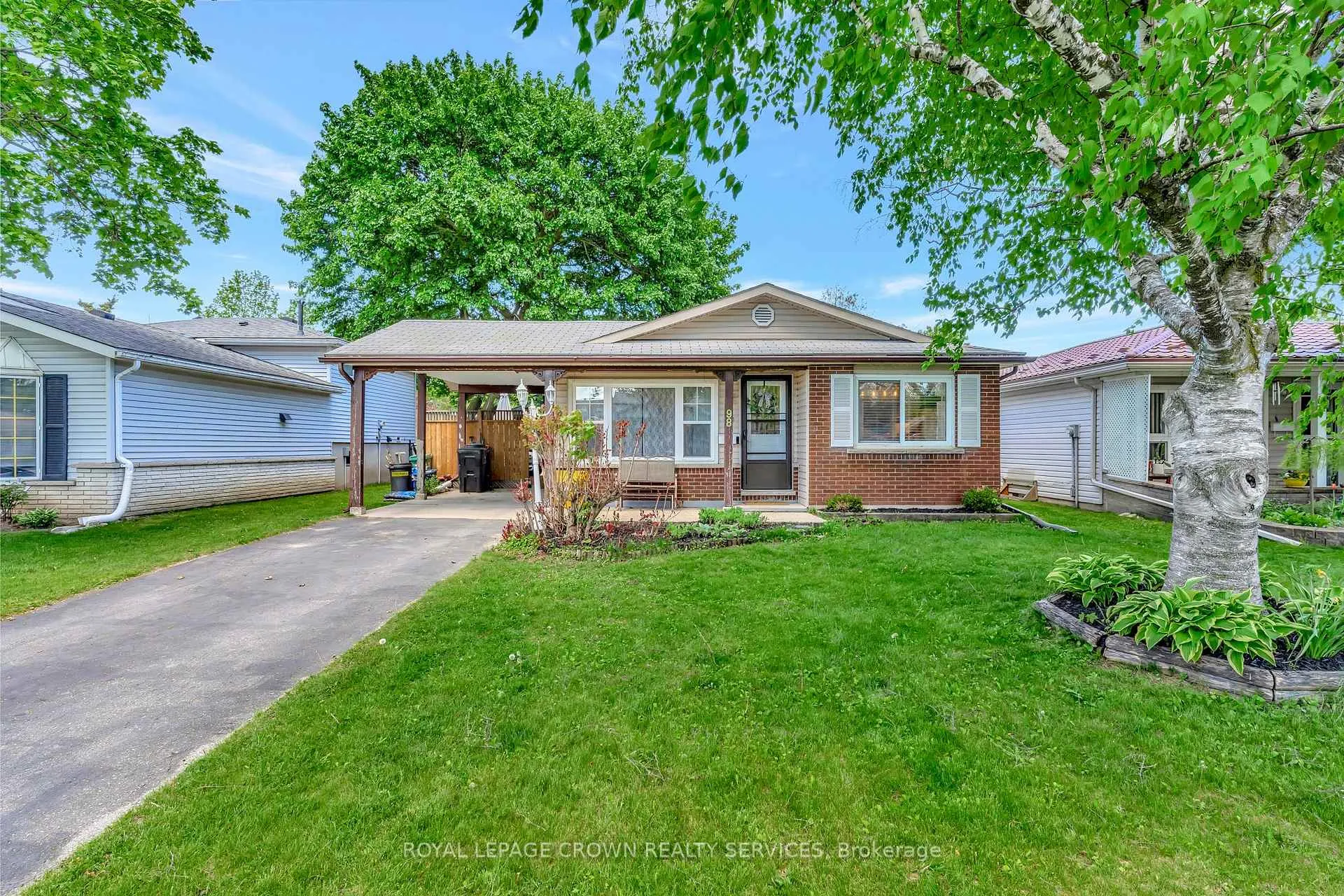 Photo 2 of 98 Belwood Crescent, Kitchener, Vanier - Kitchener — HOMEH