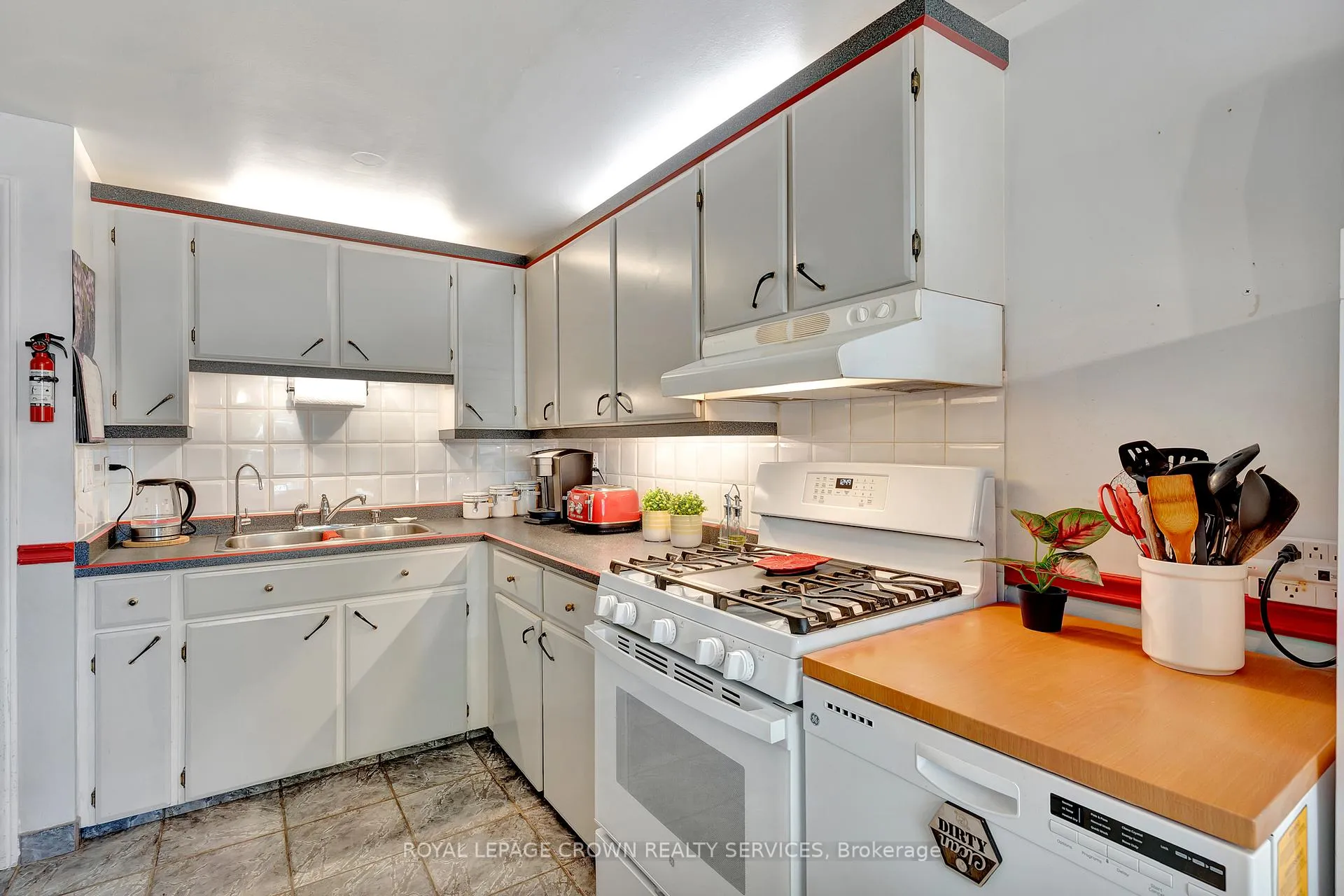 Photo 8 of 98 Belwood Crescent, Kitchener, Vanier - Kitchener — HOMEH