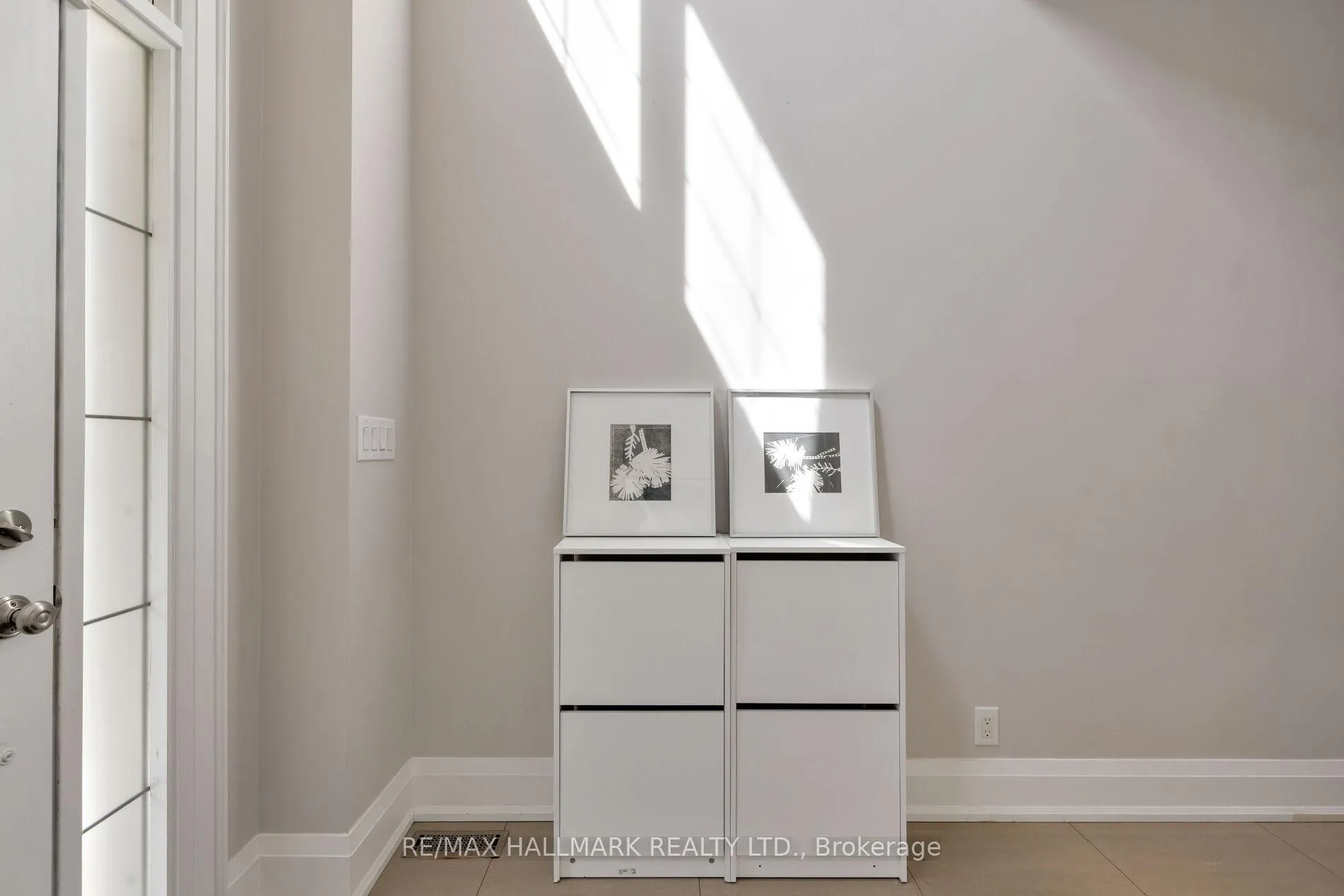 Photo 3 of 194 Erskine Avenue, Toronto, Mount Pleasant East — HOMEH