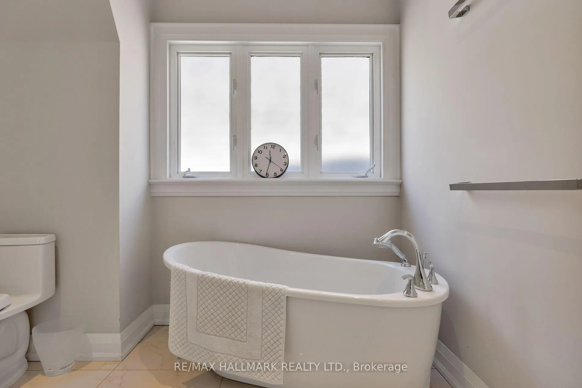Photo 24 of 194 Erskine Avenue, Toronto, Mount Pleasant East — HOMEH