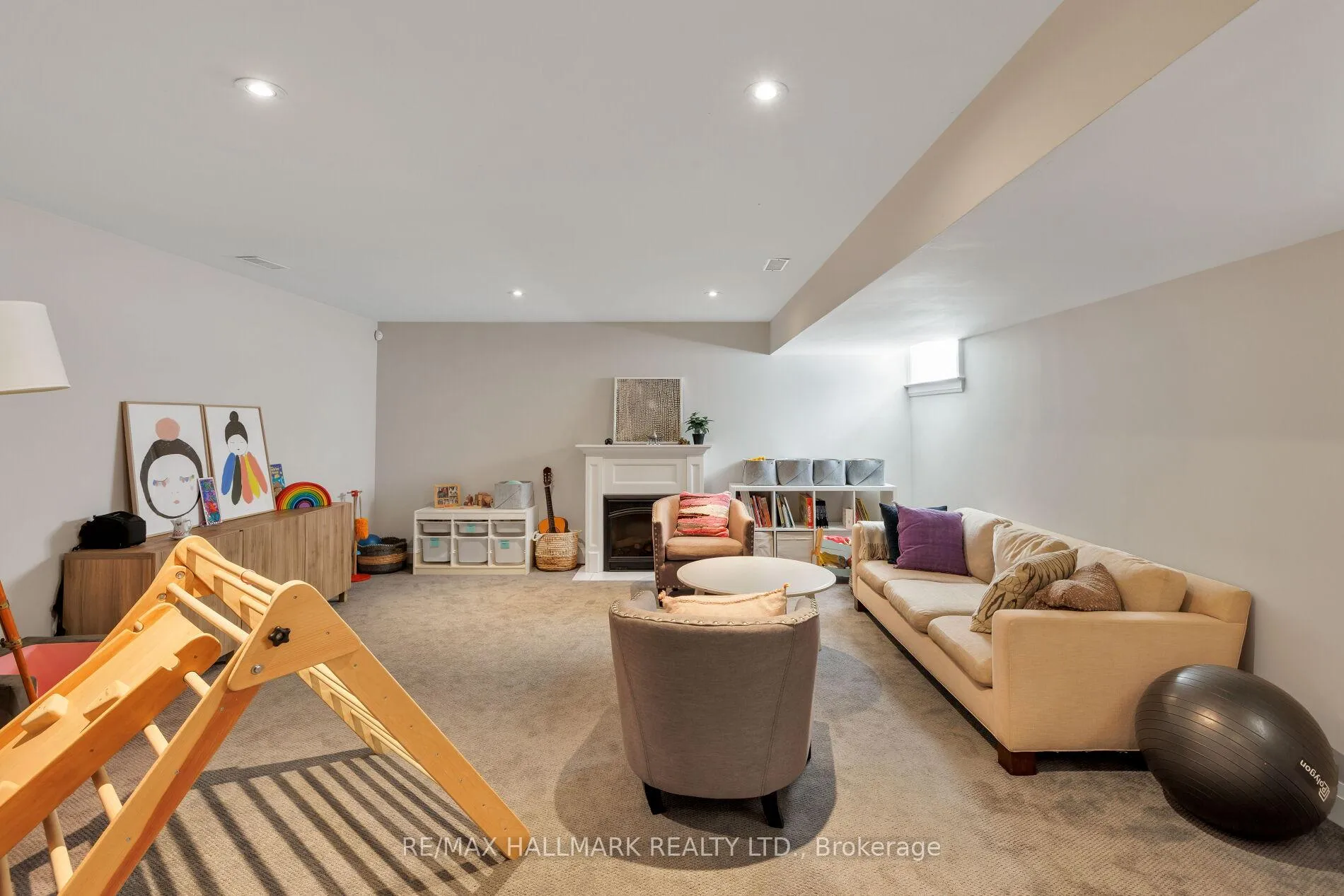 Photo 35 of 194 Erskine Avenue, Toronto, Mount Pleasant East — HOMEH