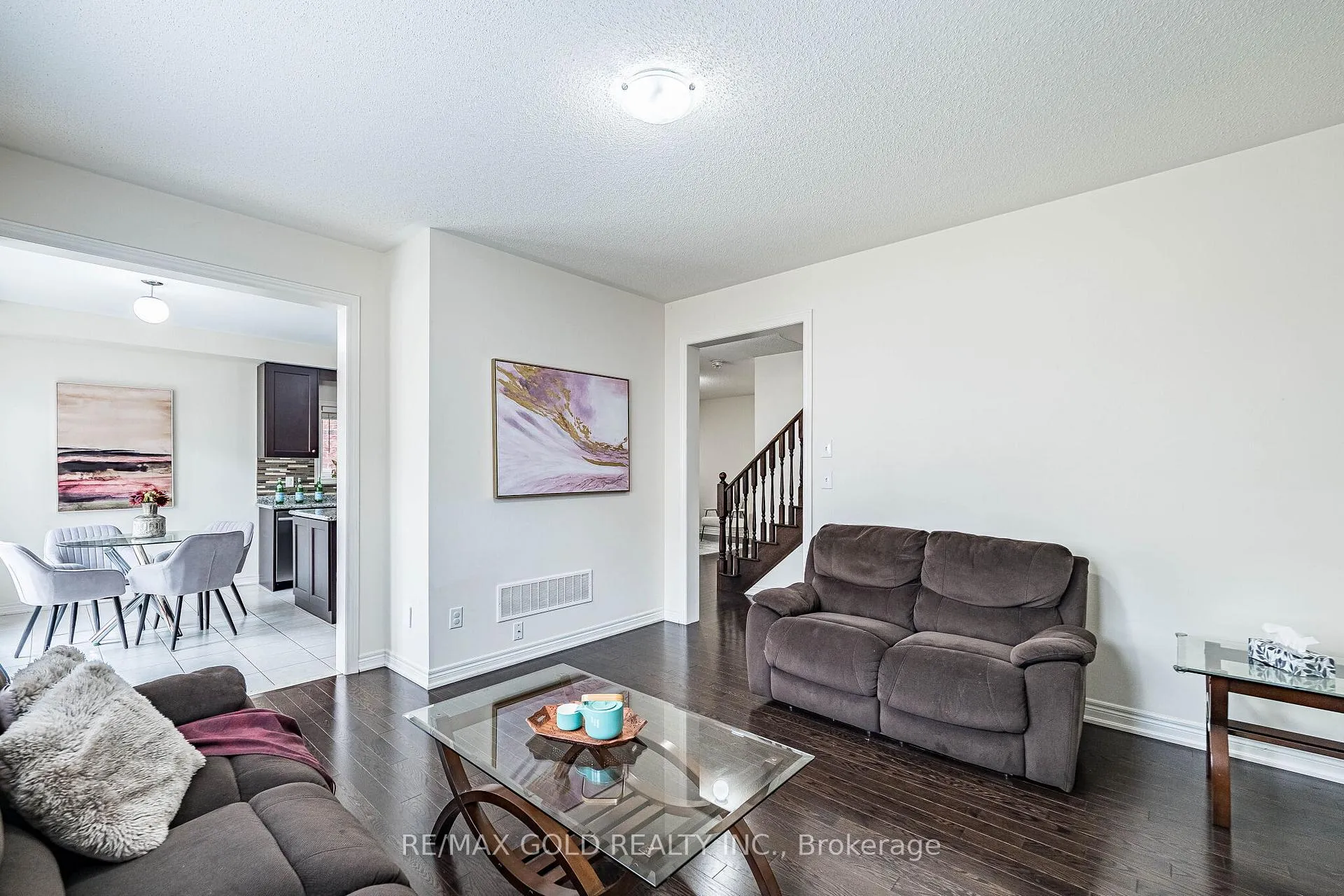 Photo 10 of 14 Lloyd Crescent, Brampton, Northwest Brampton — HOMEH