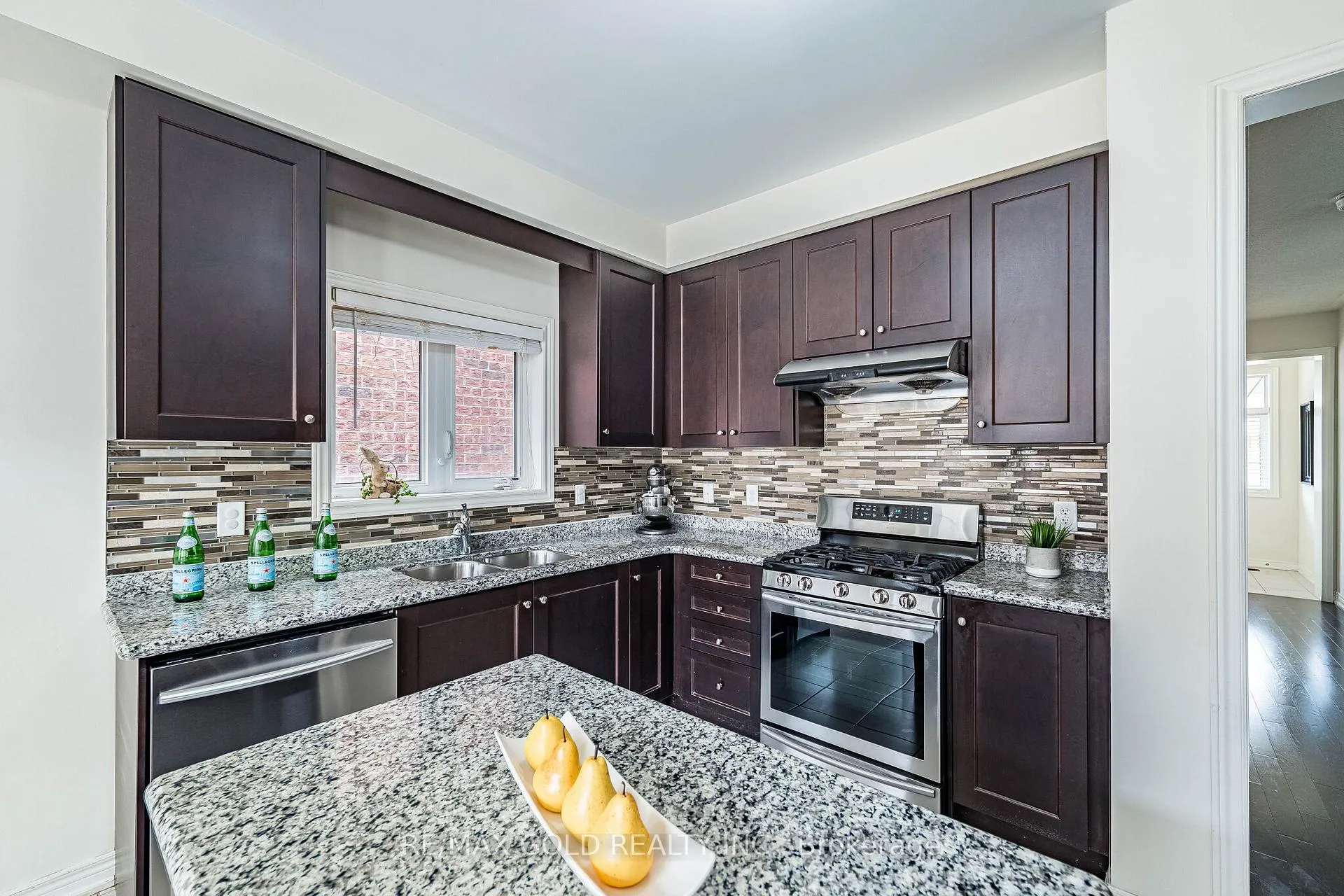 Photo 13 of 14 Lloyd Crescent, Brampton, Northwest Brampton — HOMEH
