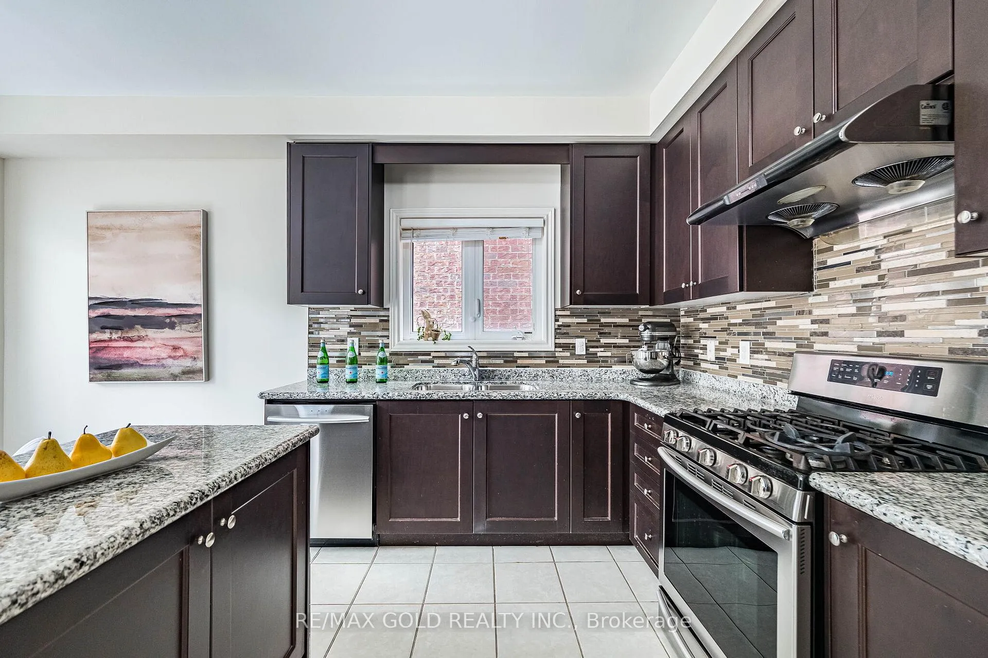 Photo 15 of 14 Lloyd Crescent, Brampton, Northwest Brampton — HOMEH