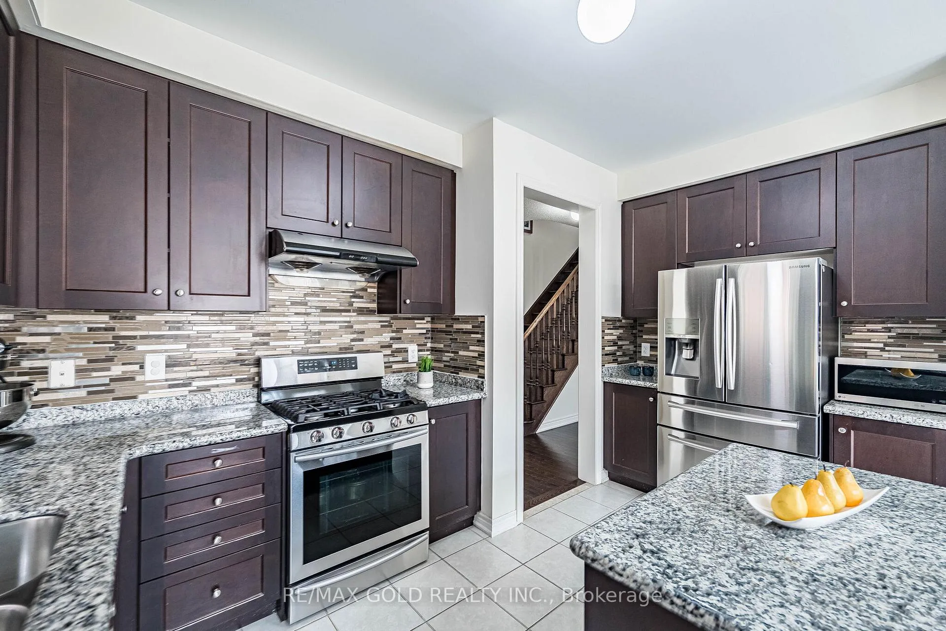 Photo 16 of 14 Lloyd Crescent, Brampton, Northwest Brampton — HOMEH