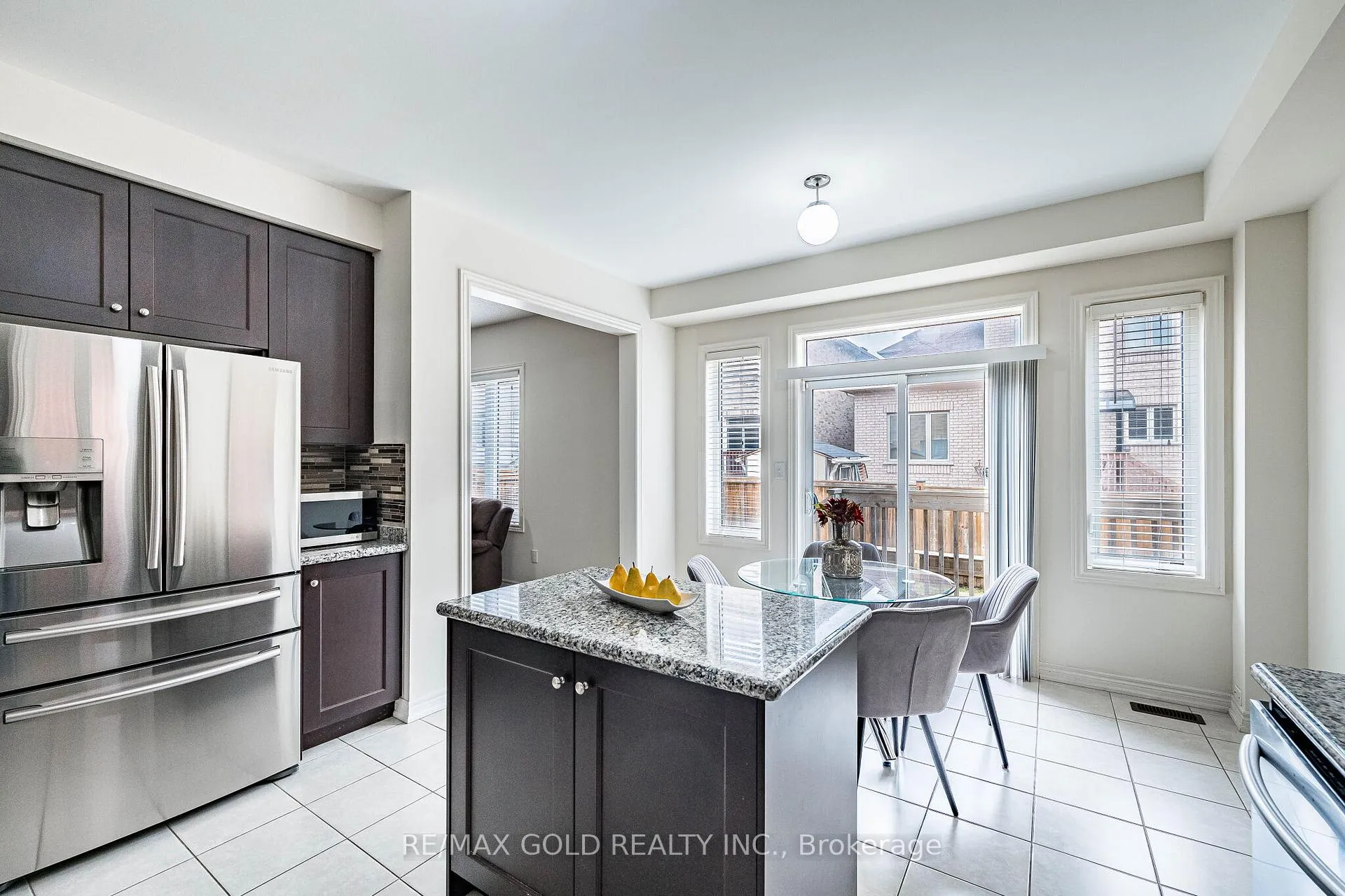 Photo 17 of 14 Lloyd Crescent, Brampton, Northwest Brampton — HOMEH
