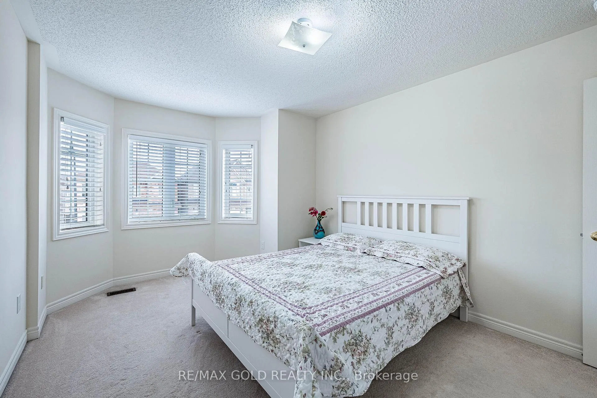 Photo 26 of 14 Lloyd Crescent, Brampton, Northwest Brampton — HOMEH