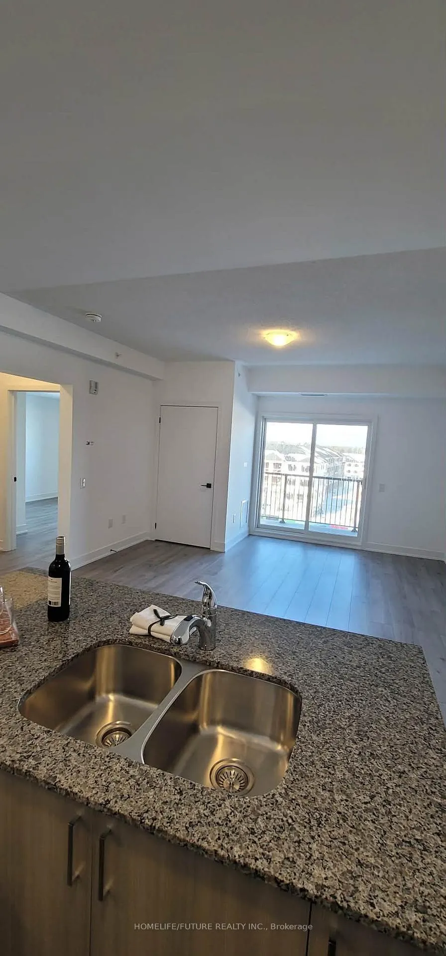 Photo 4 of Unit 306, 4 Spice Way, Barrie, Rural Barrie Southeast — HOMEH