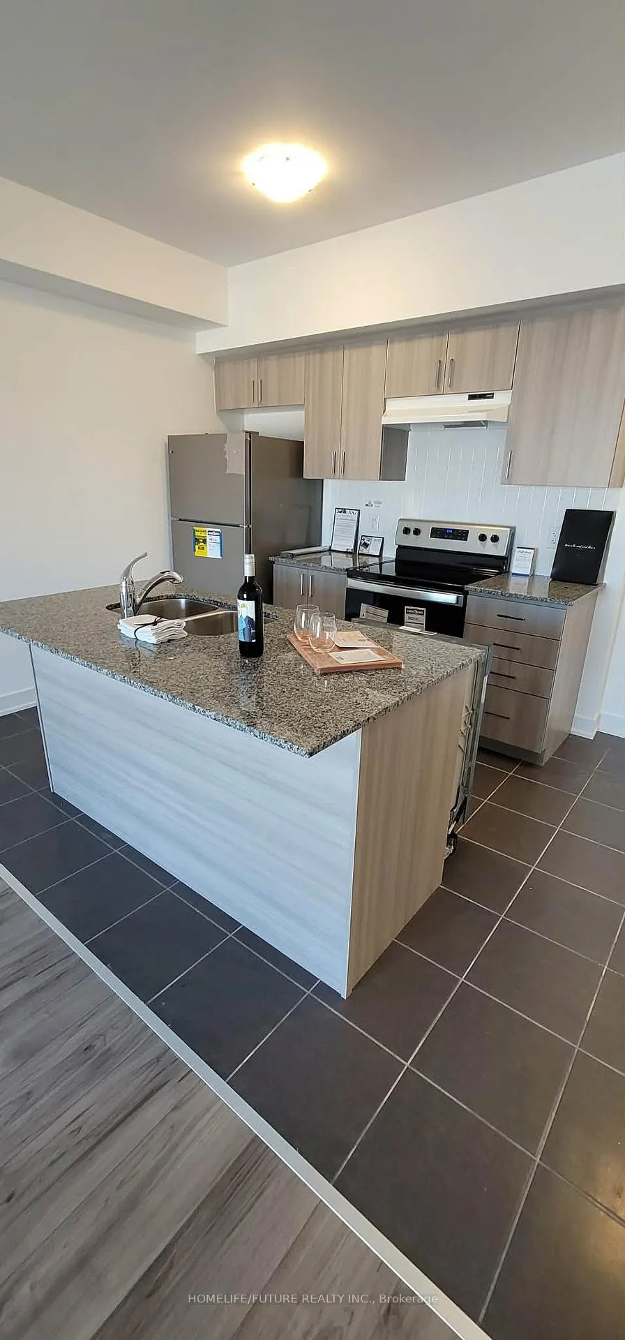 Photo 8 of Unit 306, 4 Spice Way, Barrie, Rural Barrie Southeast — HOMEH