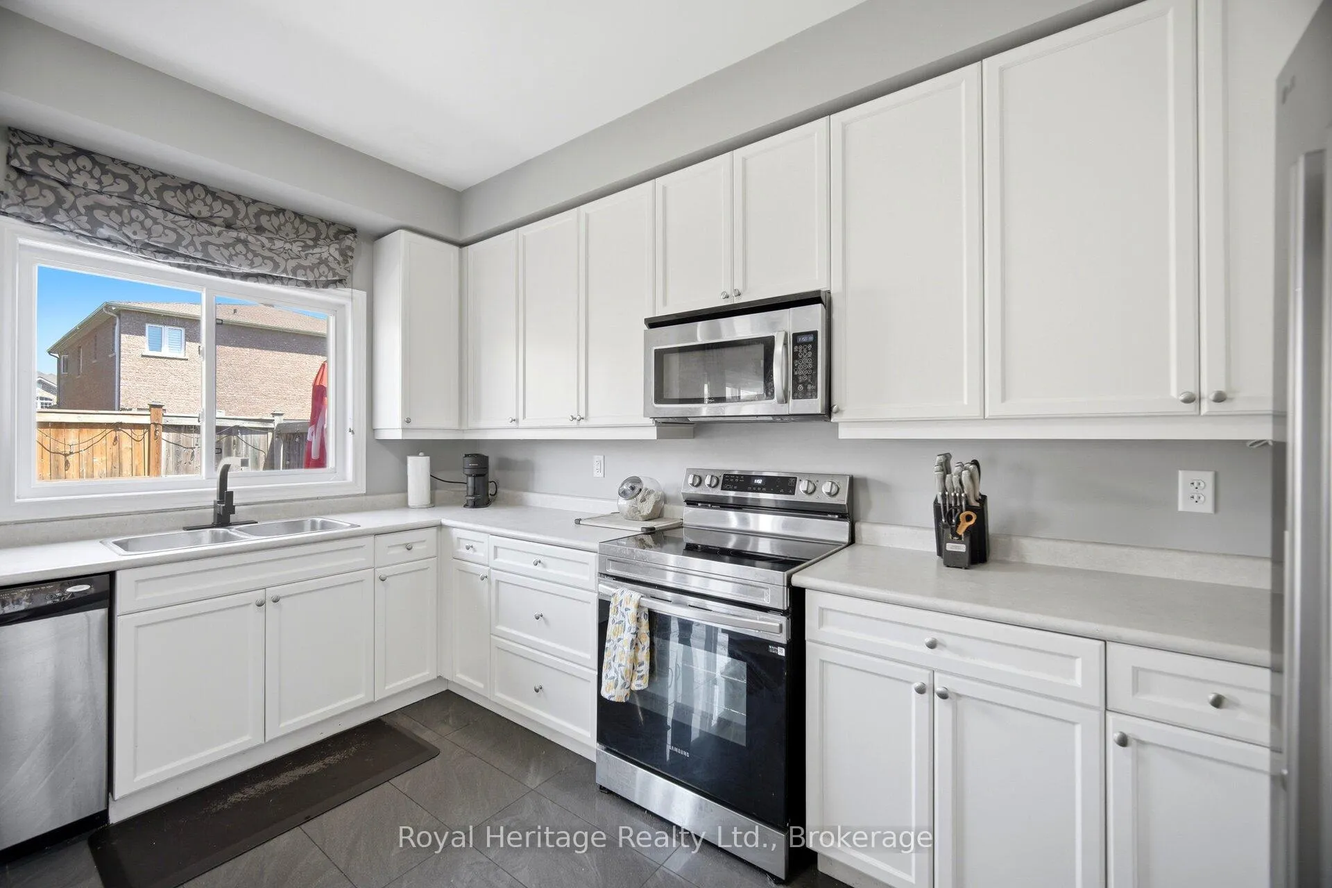 Photo 9 of 824 Fetchison Drive, Oshawa, Taunton — HOMEH