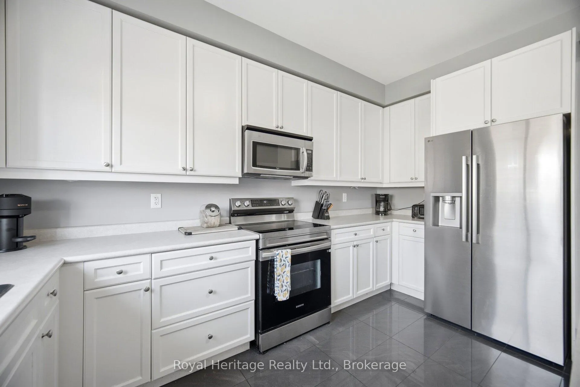 Photo 10 of 824 Fetchison Drive, Oshawa, Taunton — HOMEH