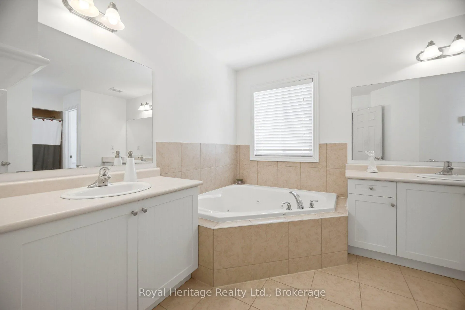 Photo 24 of 824 Fetchison Drive, Oshawa, Taunton — HOMEH