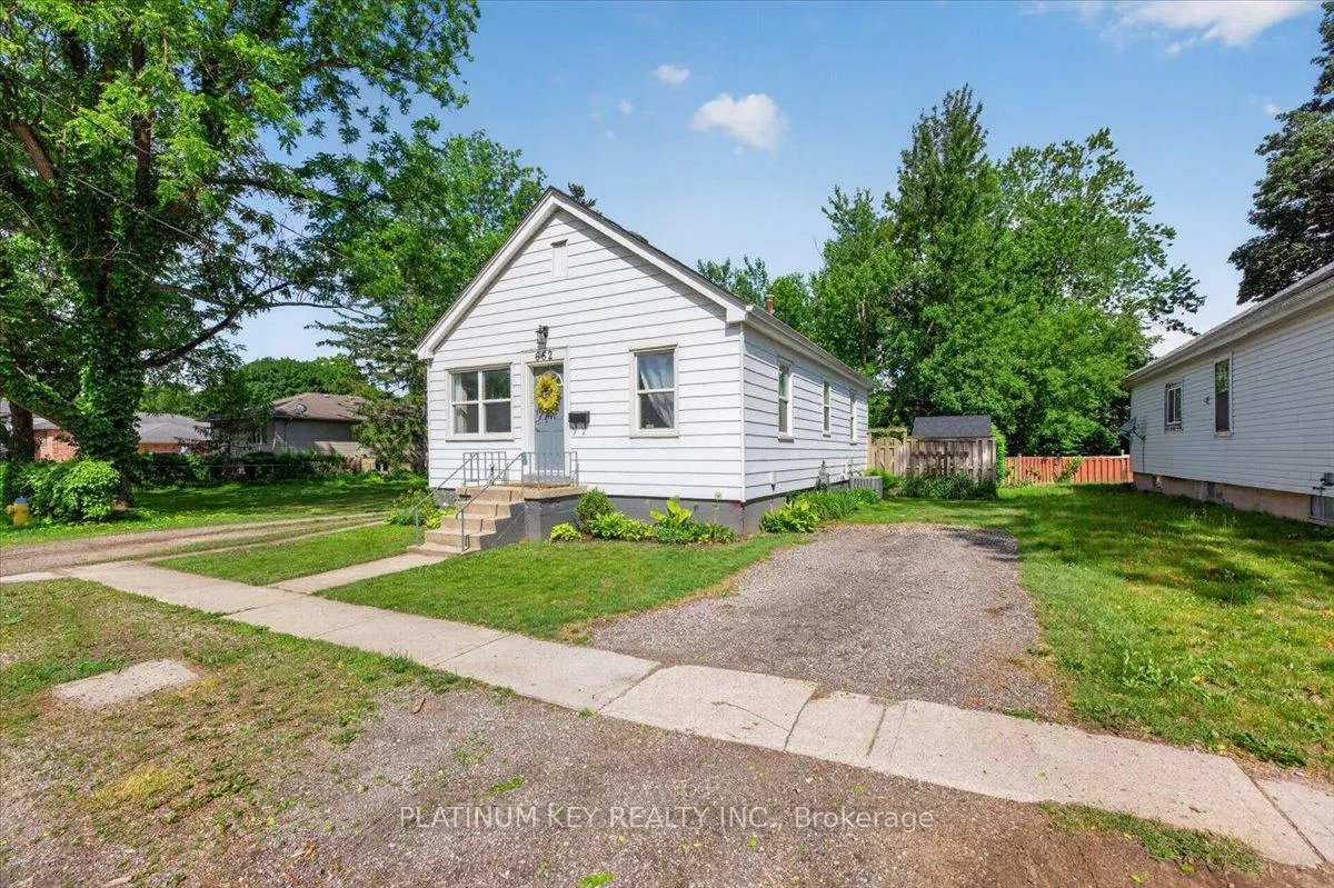 Photo 2 of 662 King Street, Strathroy-Caradoc, Mount Brydges — HOMEH
